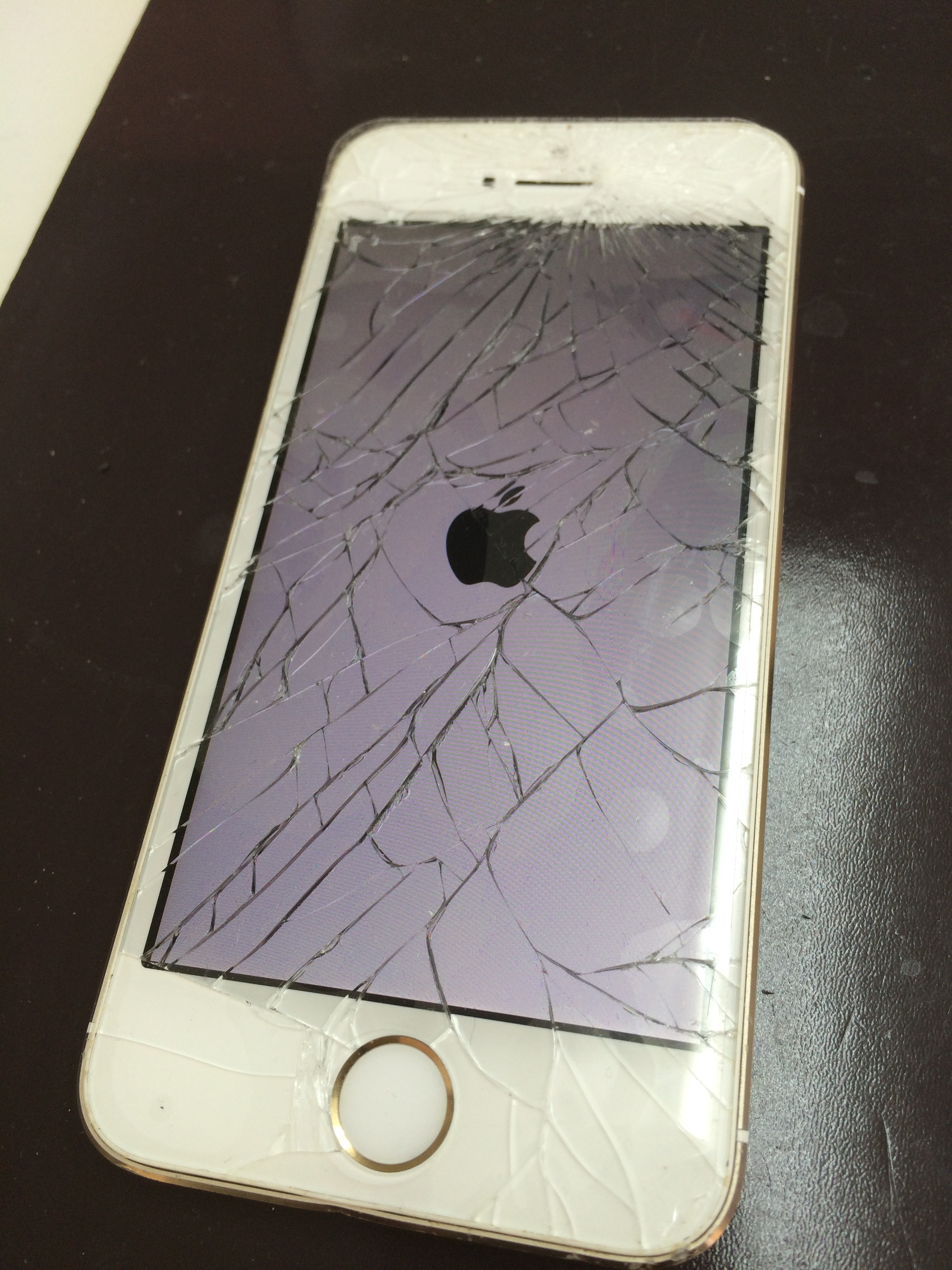 iPhone5Sガラス割れ修理即日対応