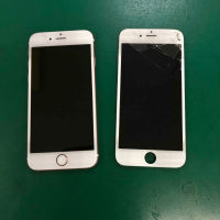 修理したiPhone6s（左）と、交換後の割れたパネル（右）