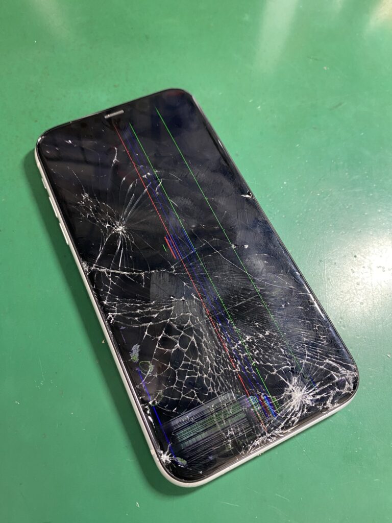 【iPhone液晶画面交換】画面に黒いシミが…!iPhoneステーション松戸店まで！