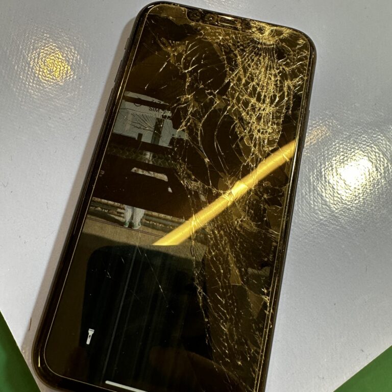 【iPhone修理　川口】iPhone11液晶映らない修理　重度画面割れ修理！15分で完了致しました！iPhoneステーション浦和原山店