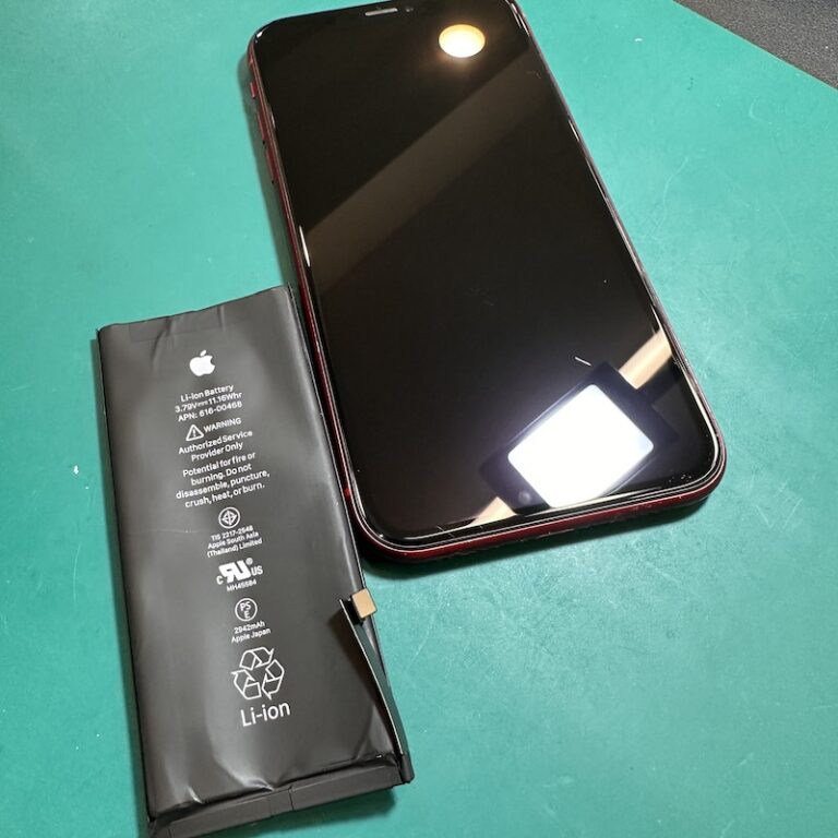 【iPhoneバッテリー交換　浦和】iPhone8ユーザー必見！パネルとバッテリーの同時交換で得る最大のメリットとは？