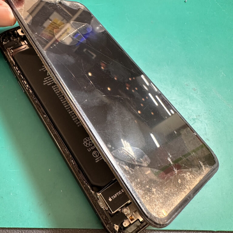 【iPhone　画面修理】iPhone11ProMax画面割れ対応！浦和原山店のスピード修理サービス