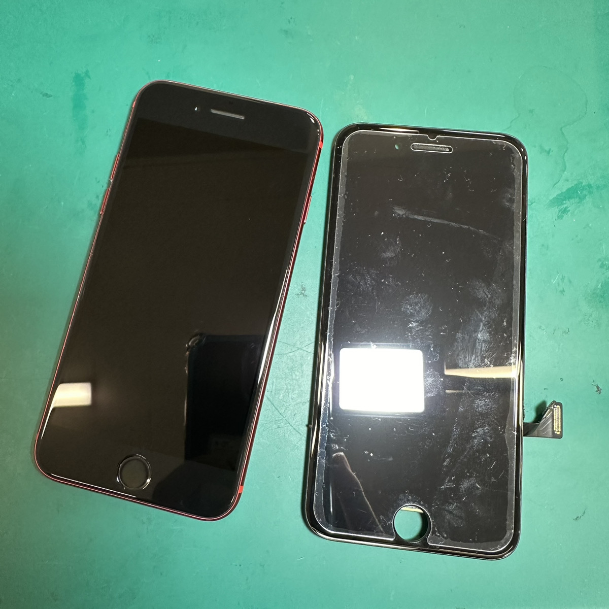 浦和店：右側の液晶タッチ不良のiPhoneSE2を修理いたしました♪