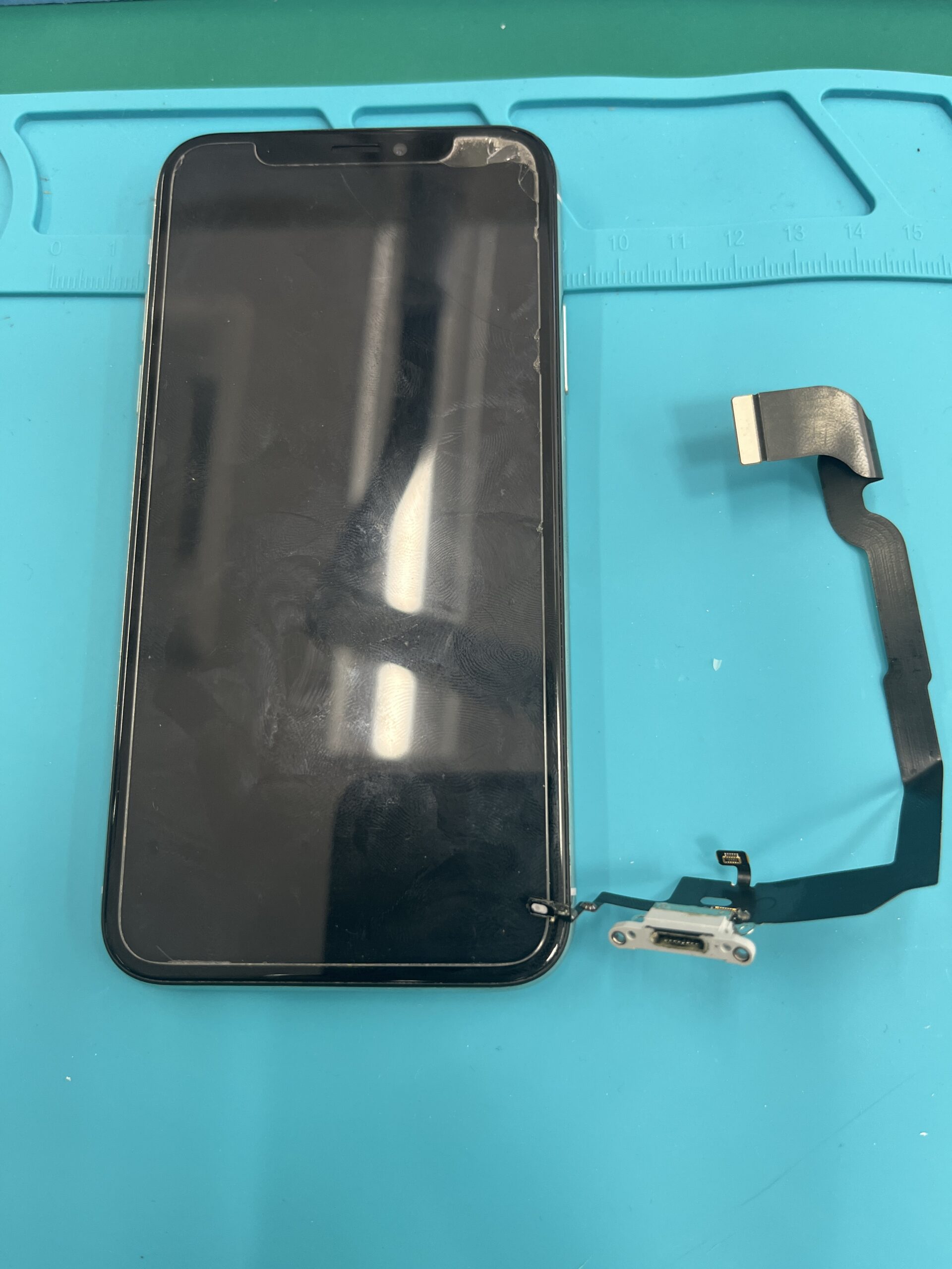 成東店：iPhoneXの充電口交換１時間30分で修理完了！！