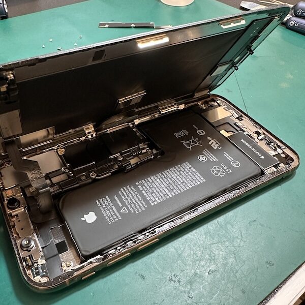 浦和店：iPhoneXSバッテリー交換修理をさせて頂きました！