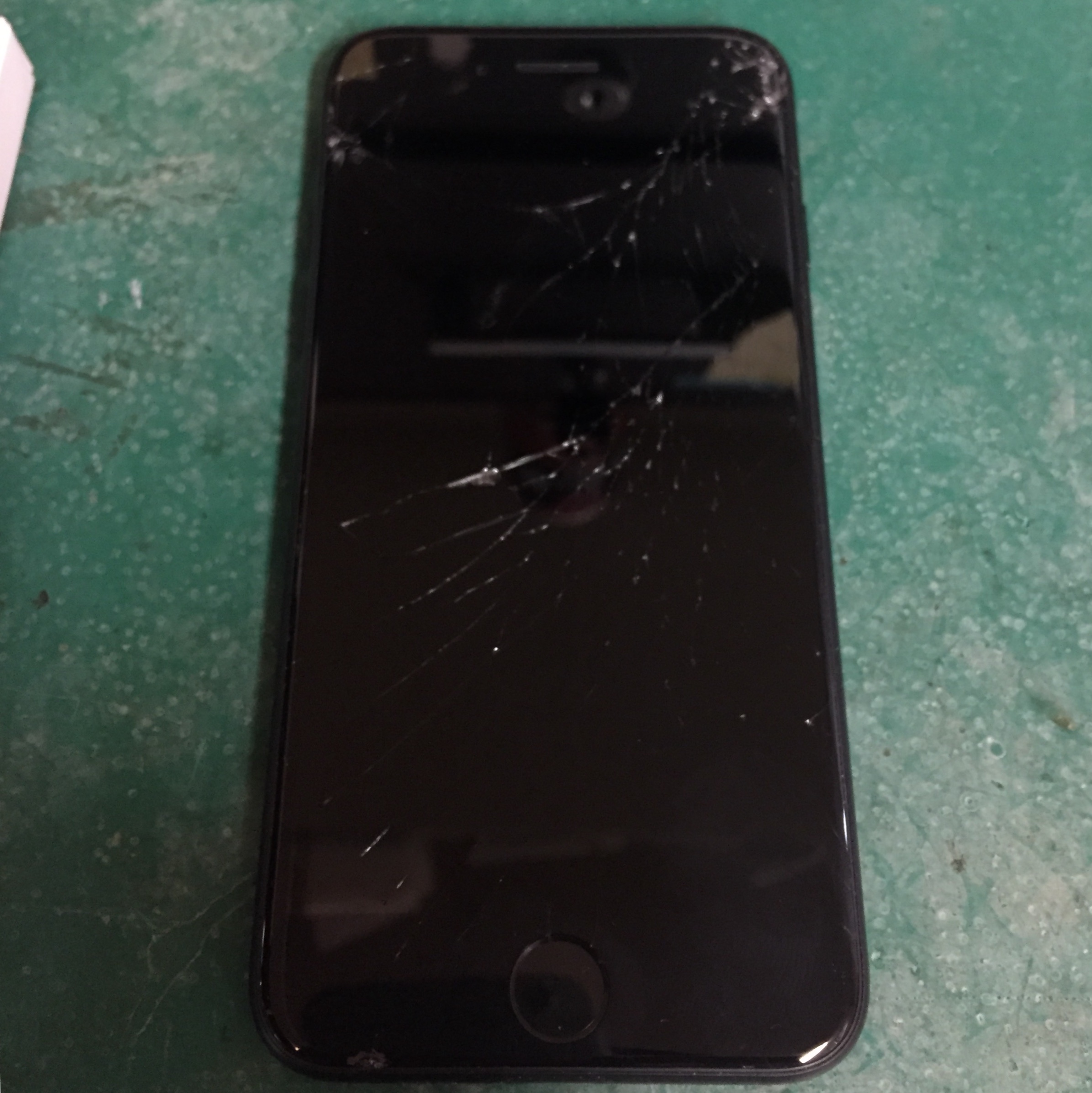 iPhoneSE2 画面修理致しました！