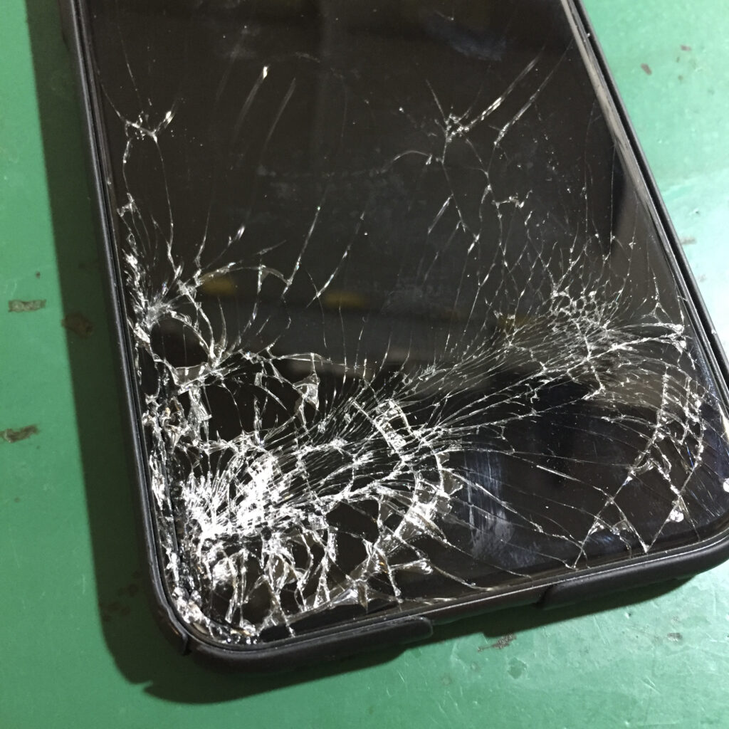 iPhone11の画面割れ、静岡店で迅速修理！