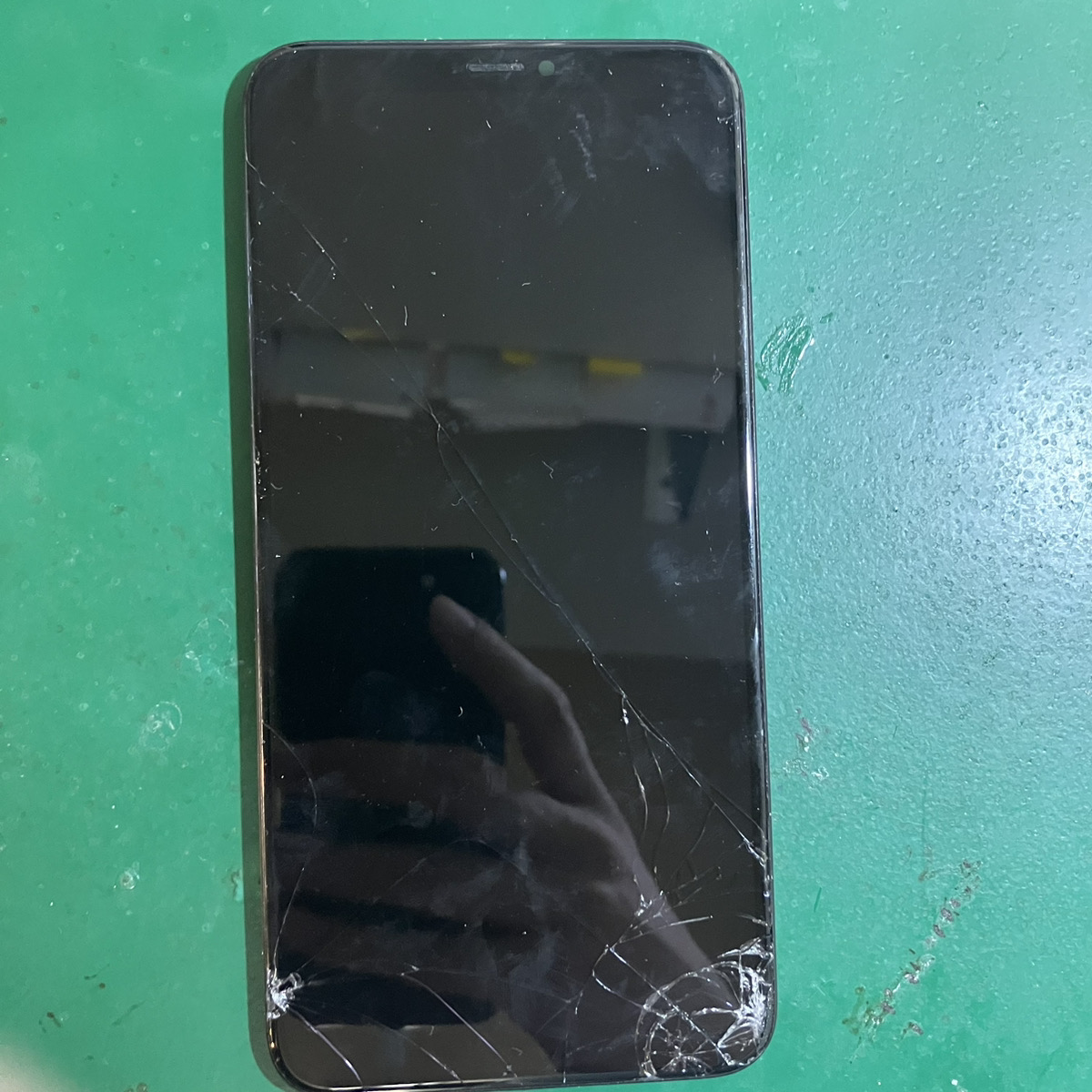 静岡店:iPhoneXsMax 重度画面割れ修理致しました！