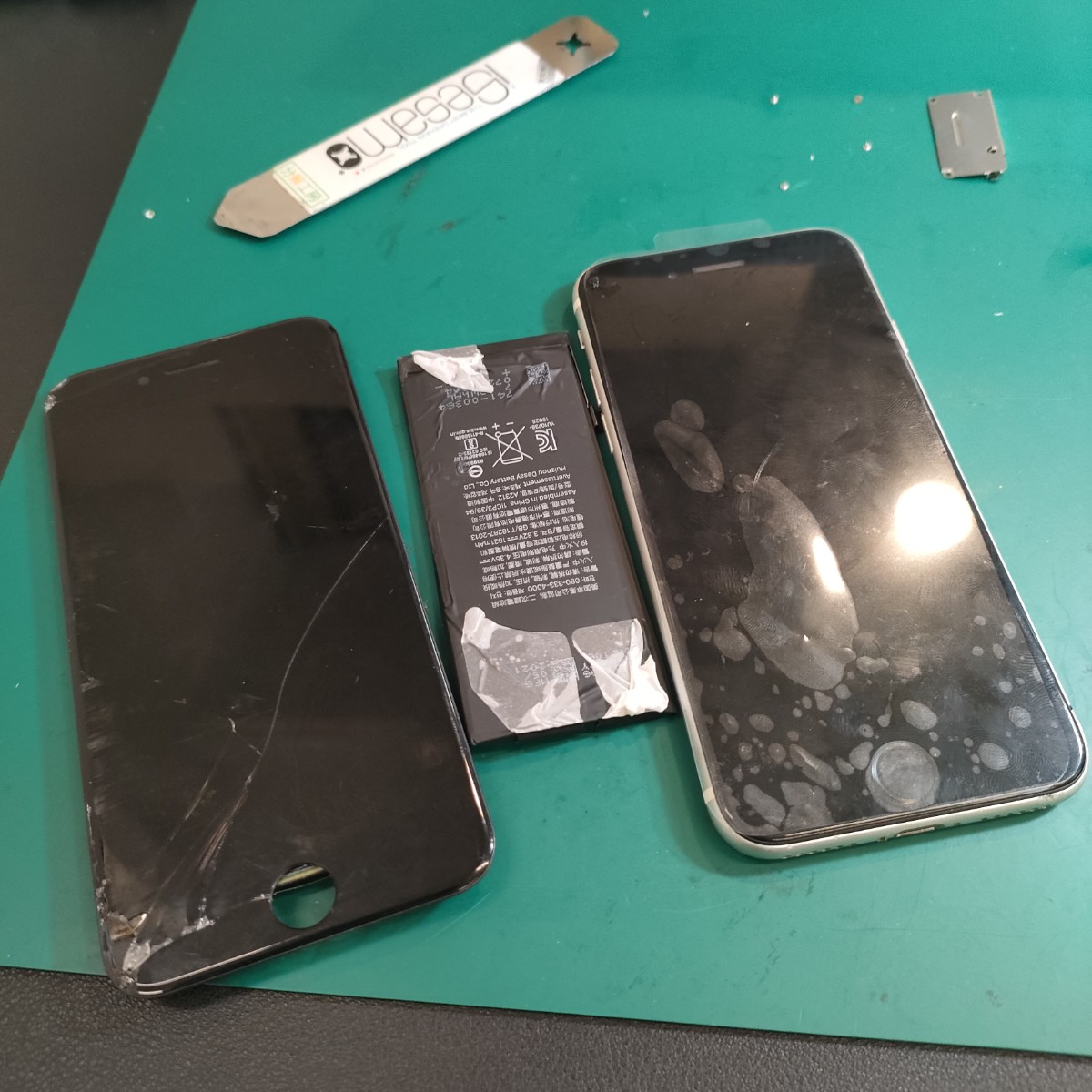 浦和店：水没で動かなくなったiPhoneSE２を復元し、バッテリー交換も致しました！