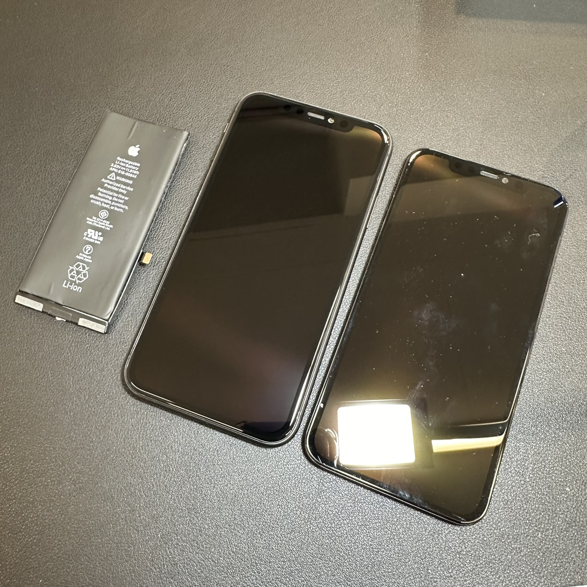 浦和店：重度液晶不良のiPhone11液晶とバッテリー交換約30分！