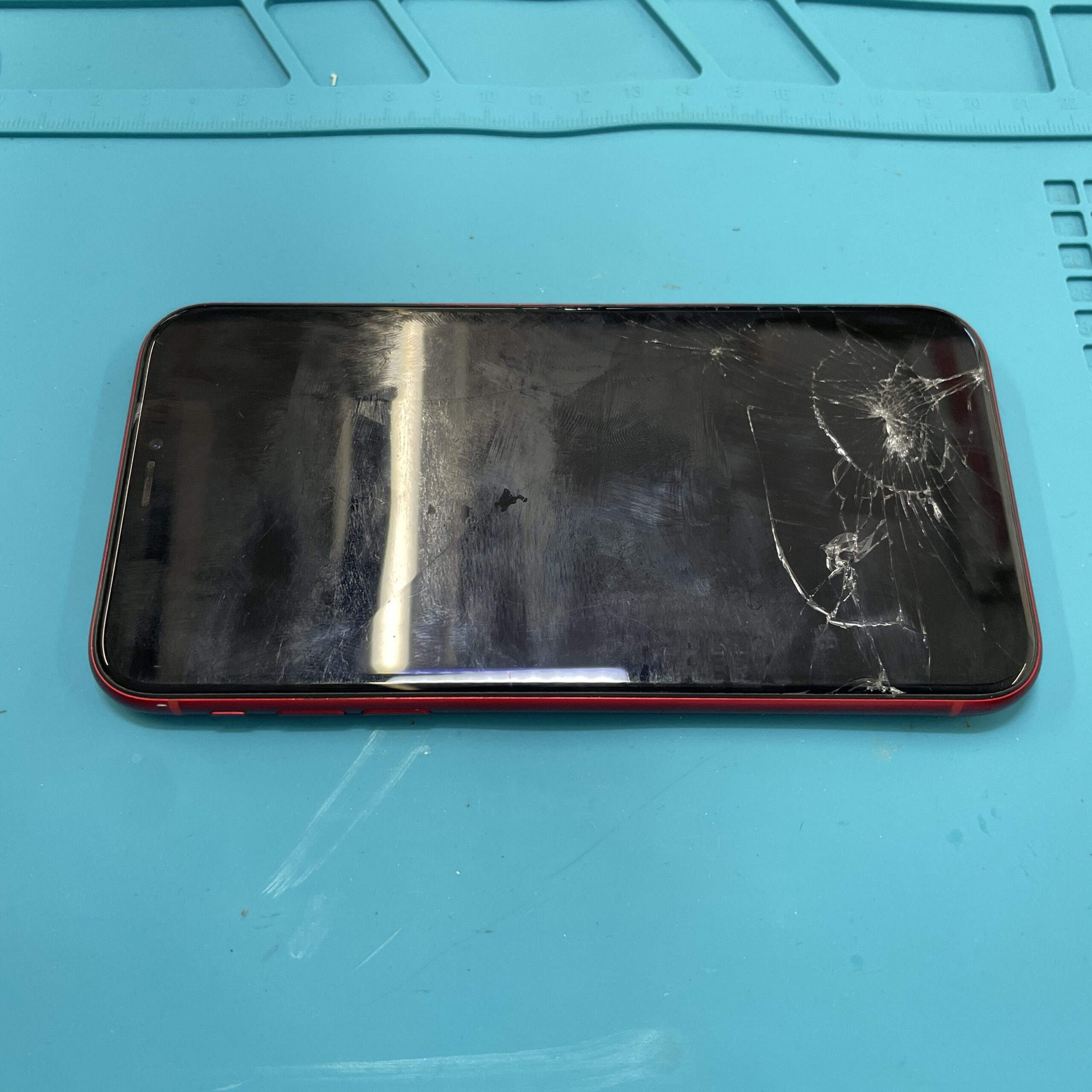 成東店：iPhoneXR重度画面交換8,580円