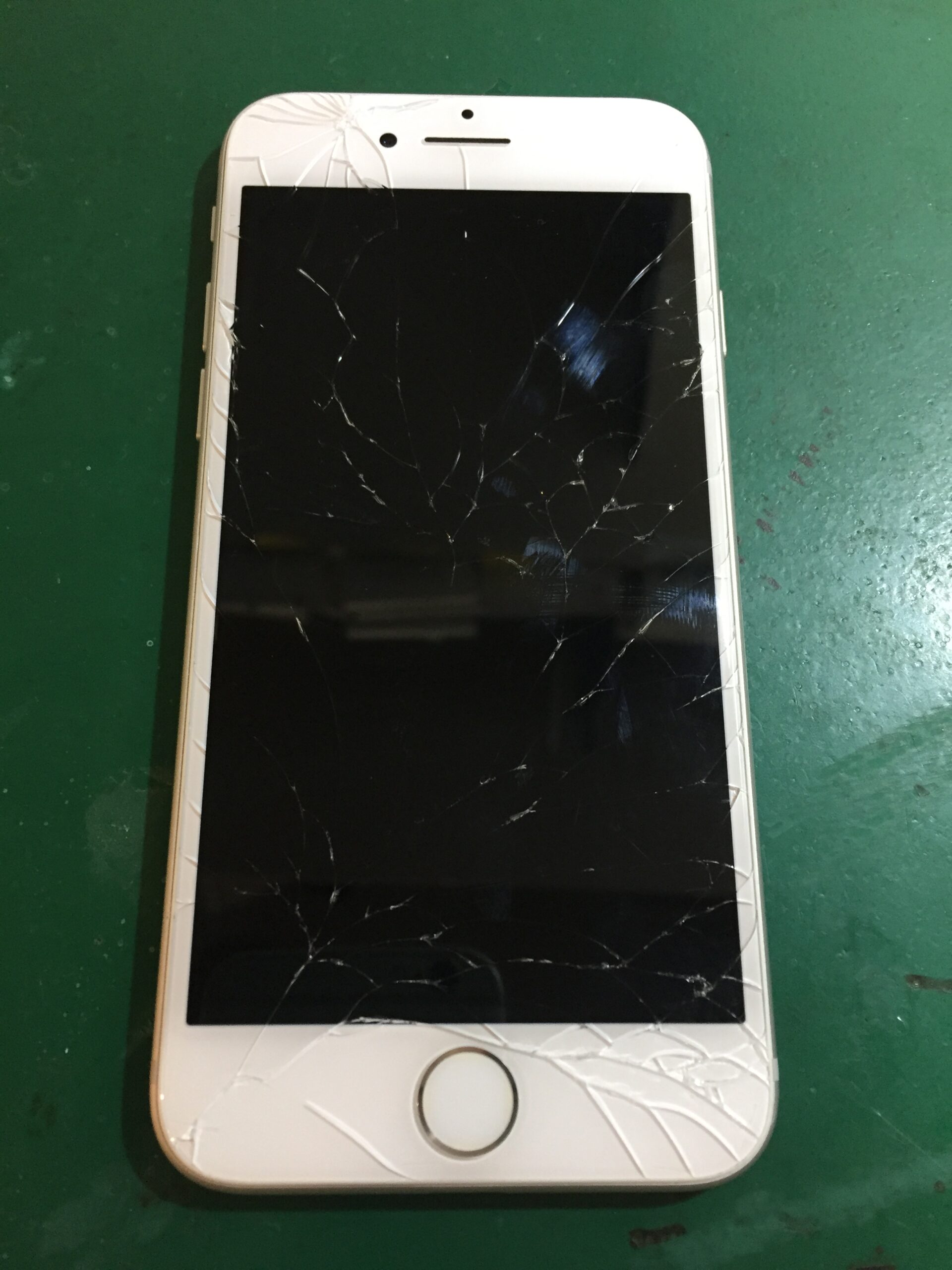 静岡店:iPhone7の画面割れを交換修理！