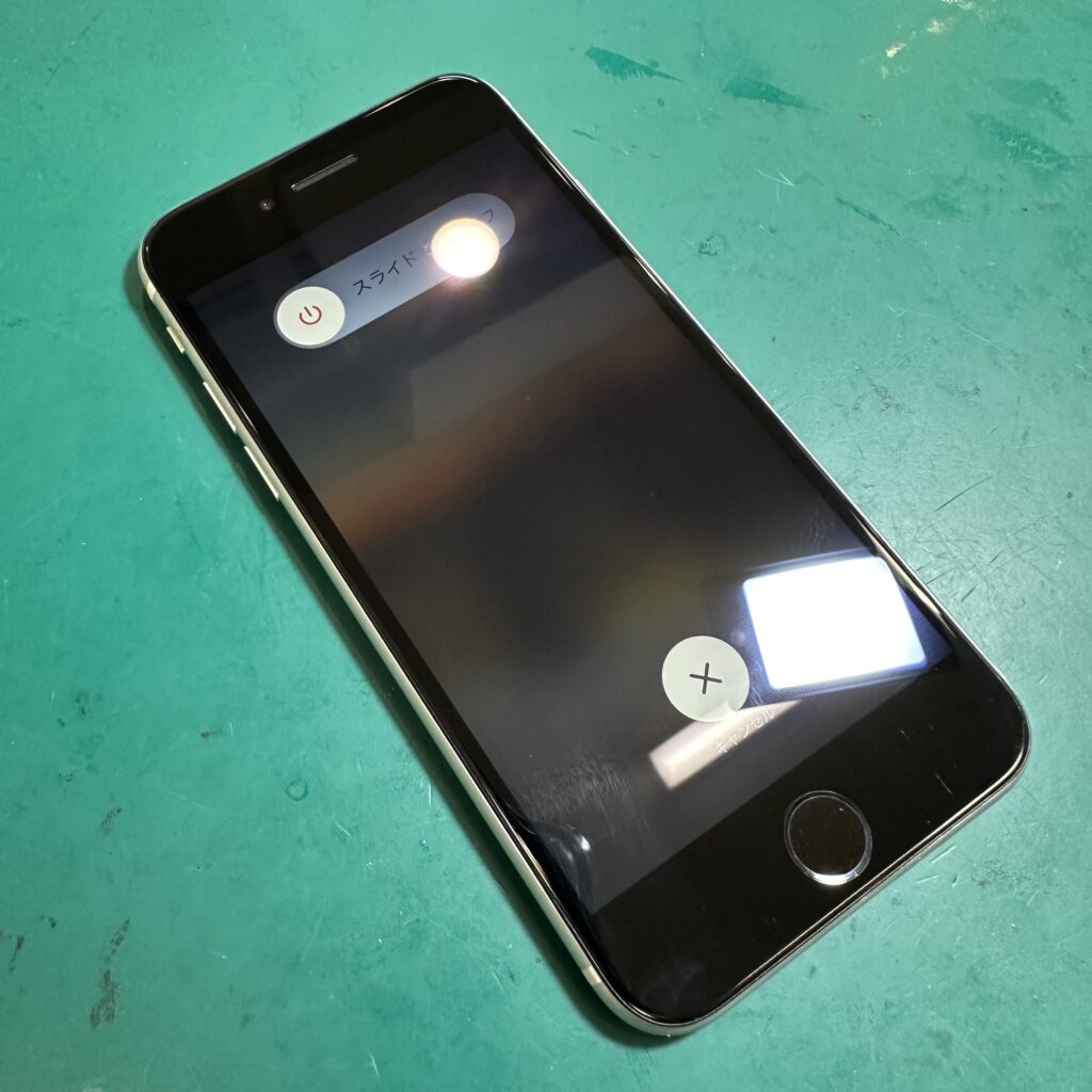 iPhone SE 第2世代 軽度画面割れ パネル交換 ディスプレイ交換