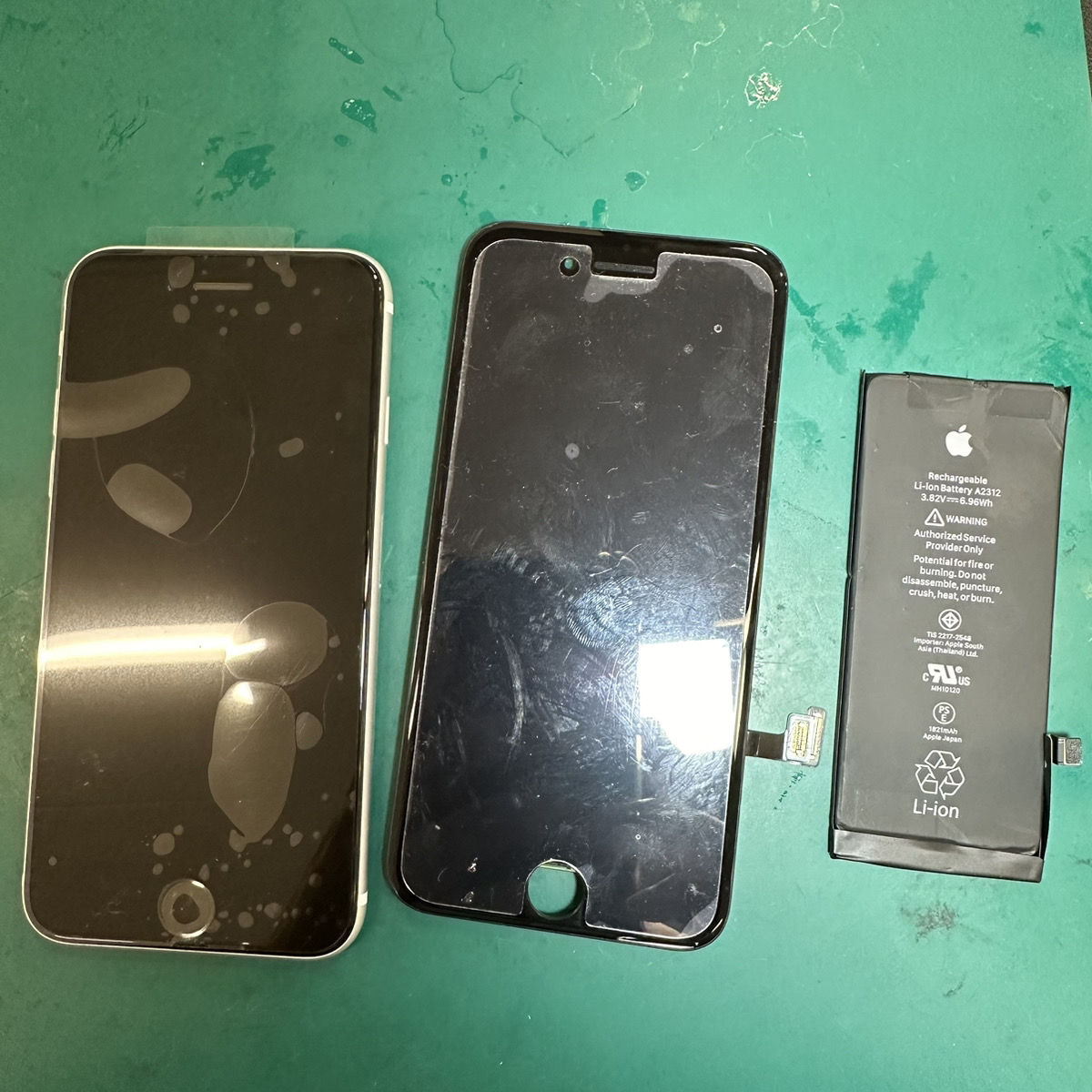 浦和店：iPhoneSE2 液晶不良＋バッテリー交換 12,760円！