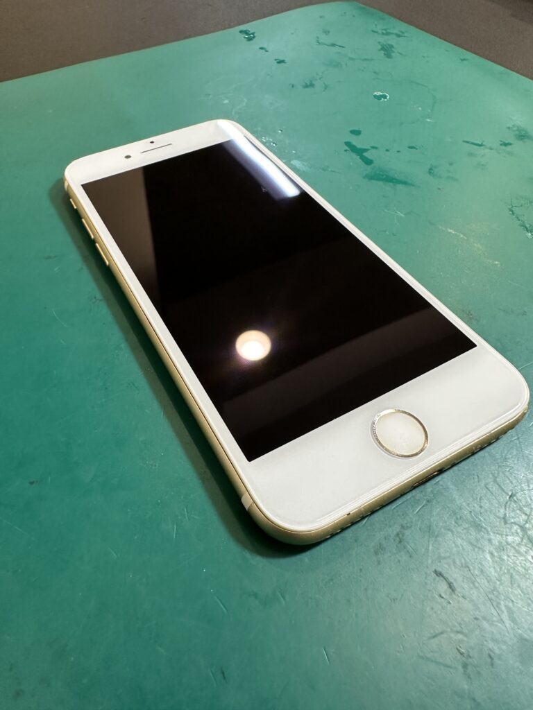 iPhone 7、画面がひび割れ、欠損、変色、修理後