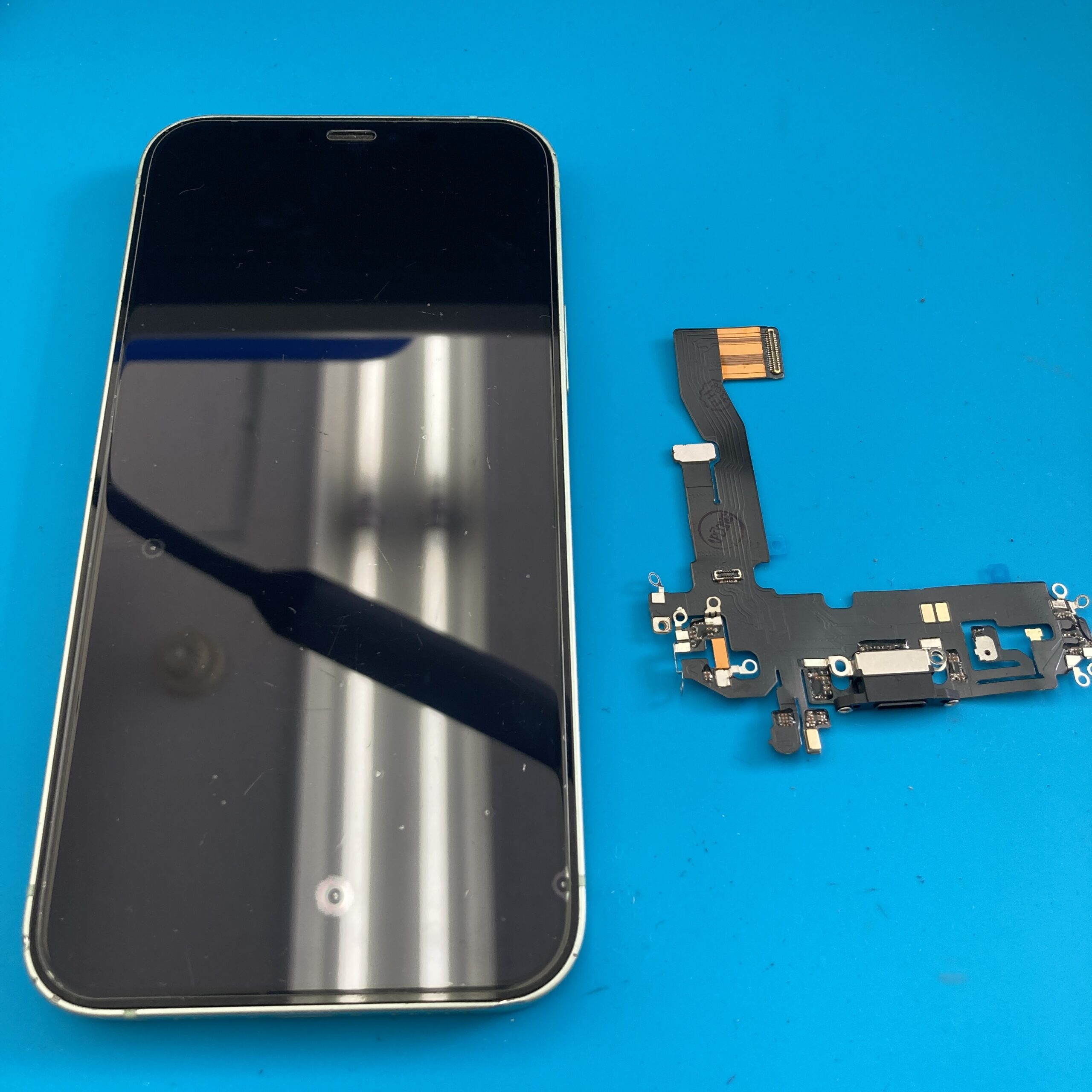 iPhone12充電口修理