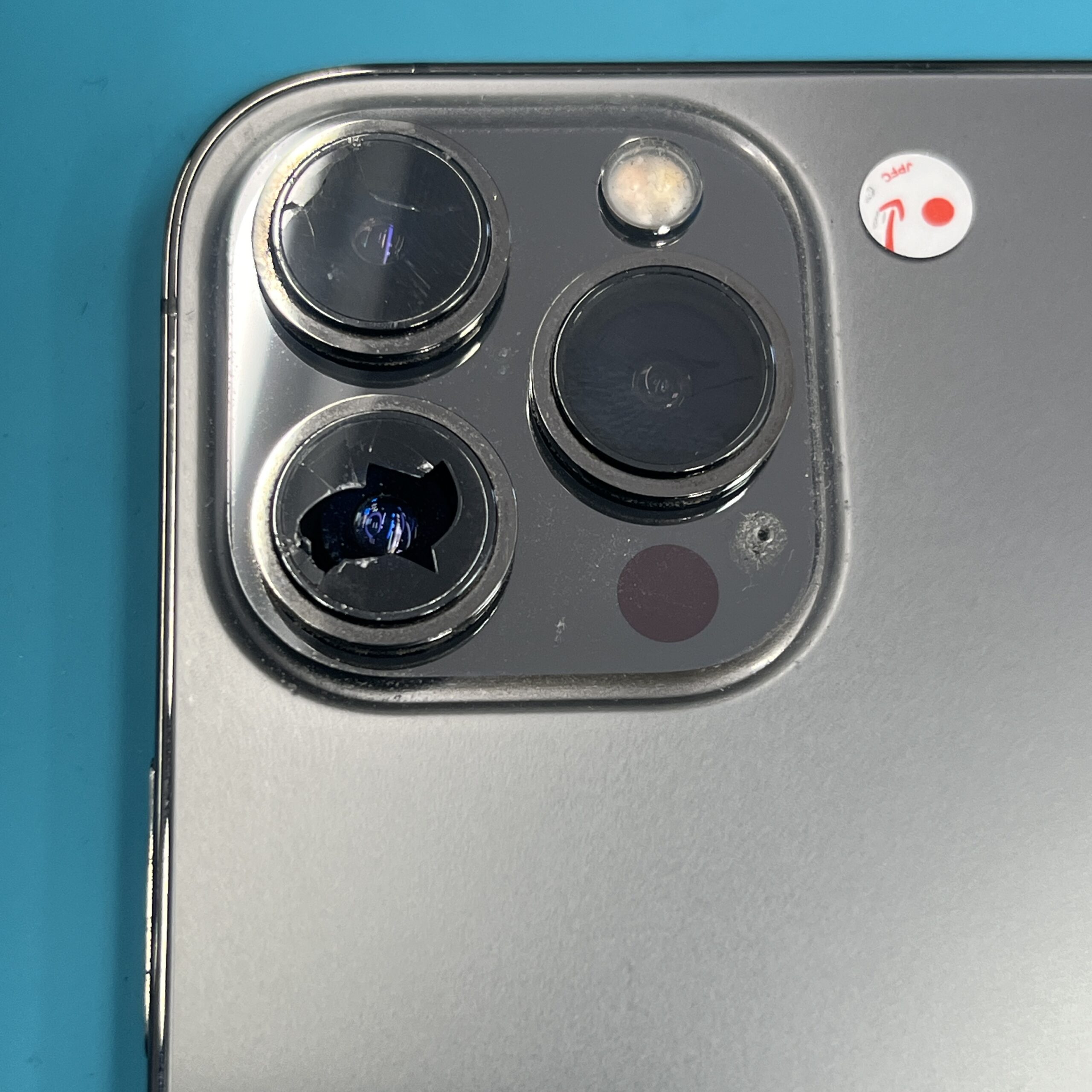 成東店：iPhone 13 Pro Maxのカメラレンズガラス交換、9,680円で迅速対応！東金市よりお越しのお客様