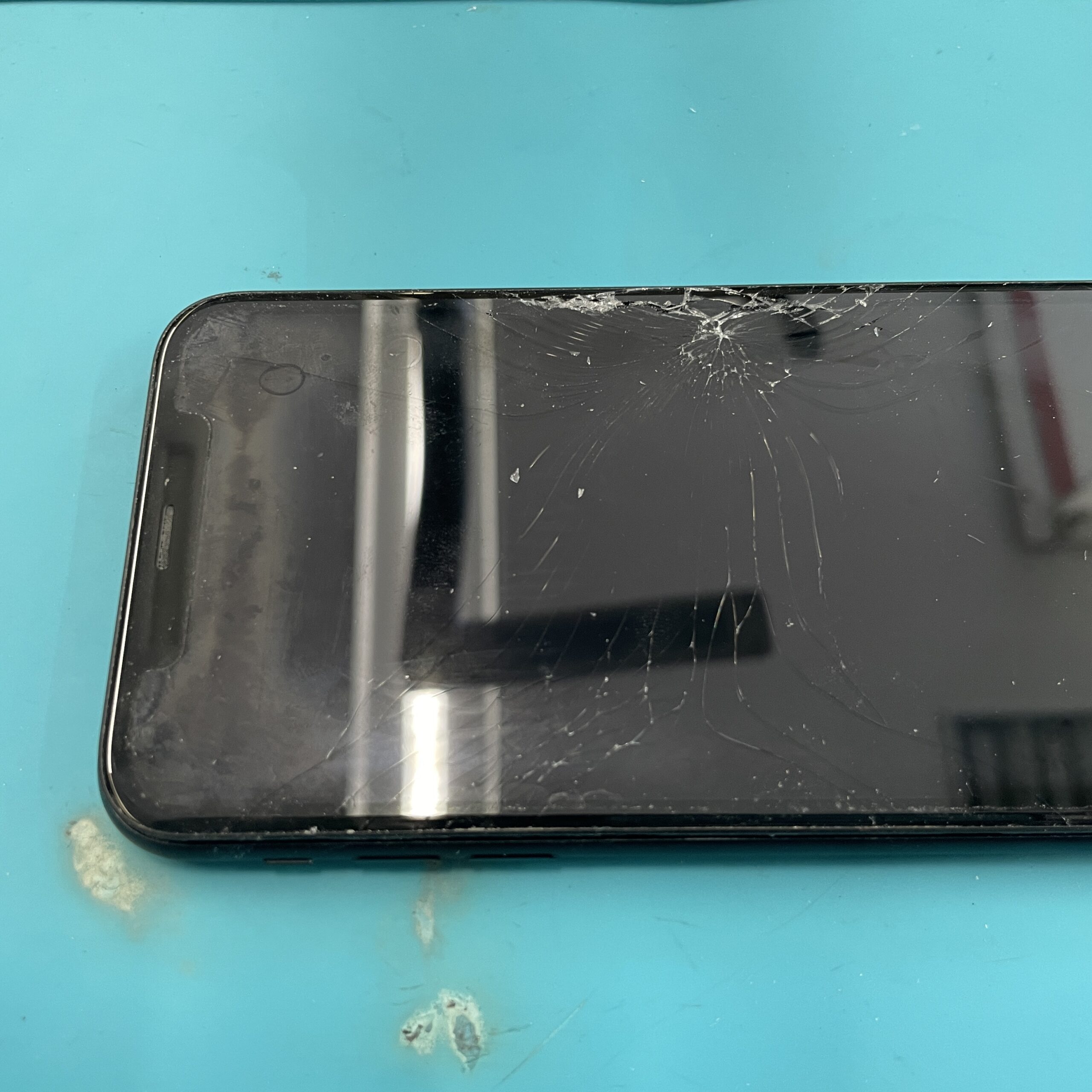 成東店：iPhoneXR重度画面交換即日修理いたしました！
