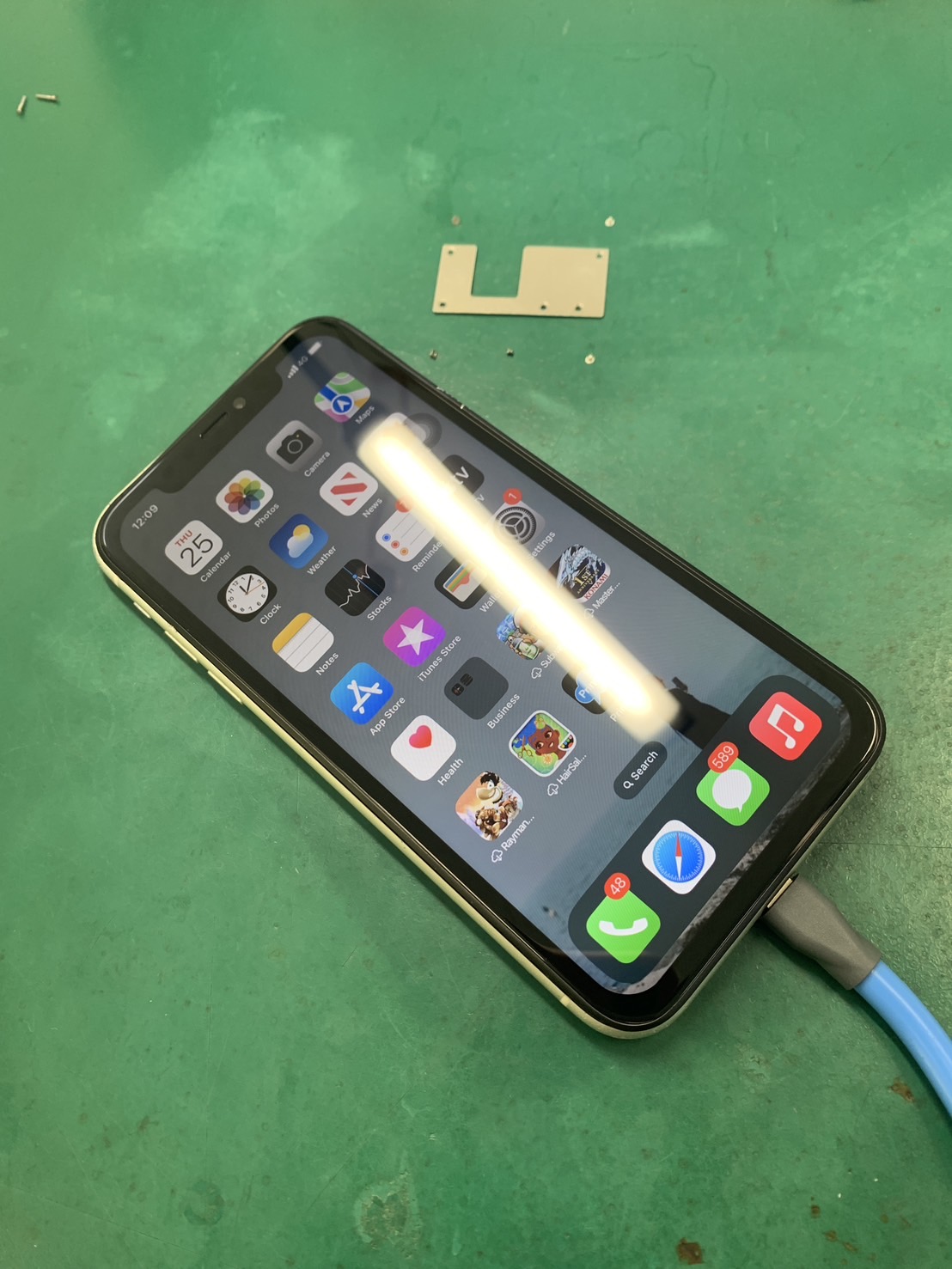 松戸店 : iPhone11 重度画面割れ交換、8,580円で迅速対応! 葛飾区よりお越しのお客様