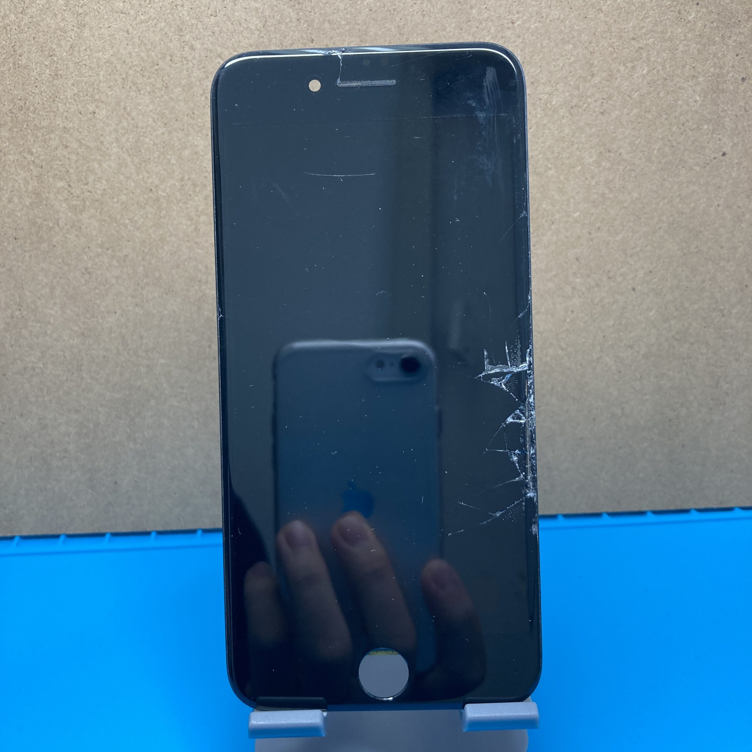 iPhone　SE２重度画面修理