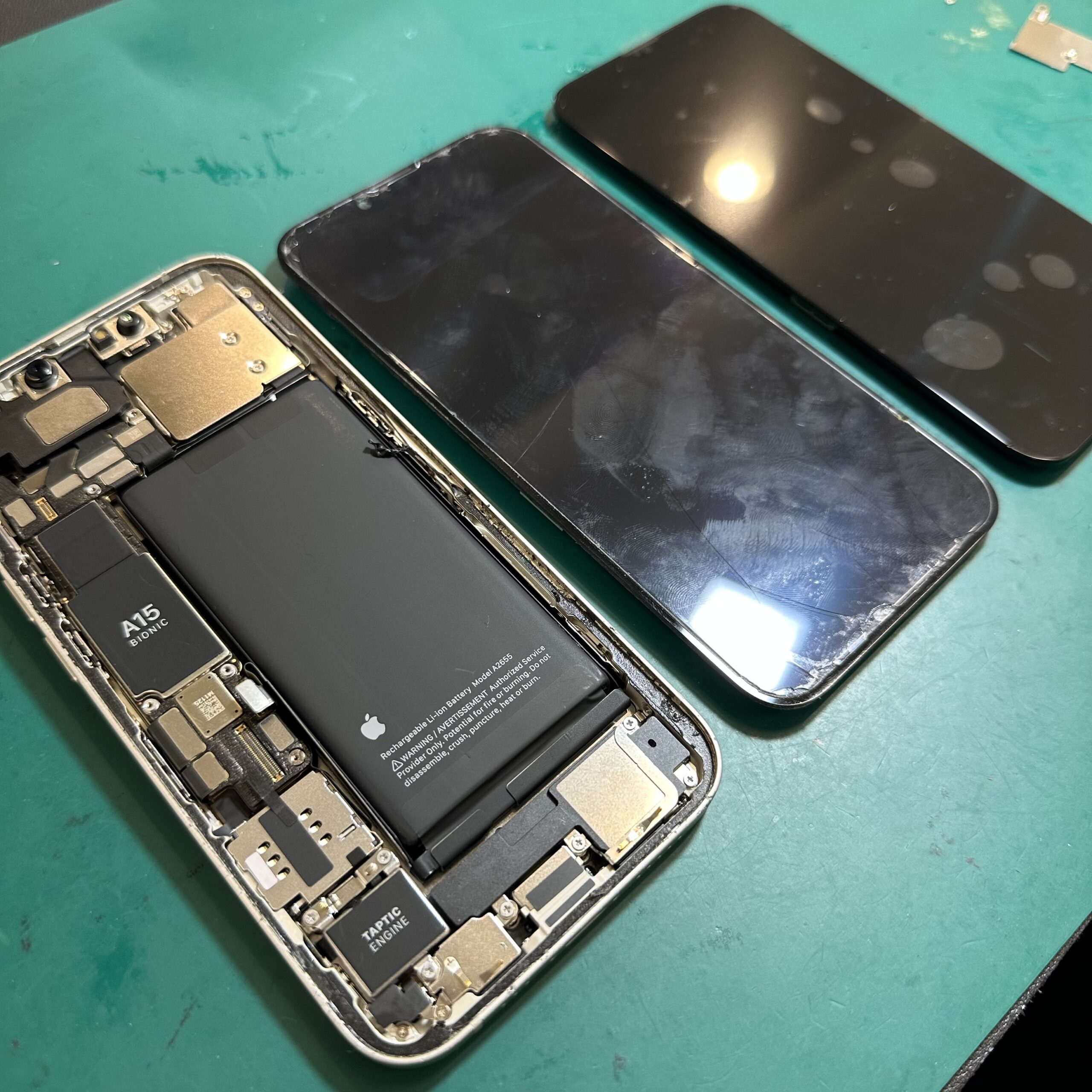 浦和店：ディスプレイが表示されないiPhone13を修理！さいたま市緑区よりお越しのお客様