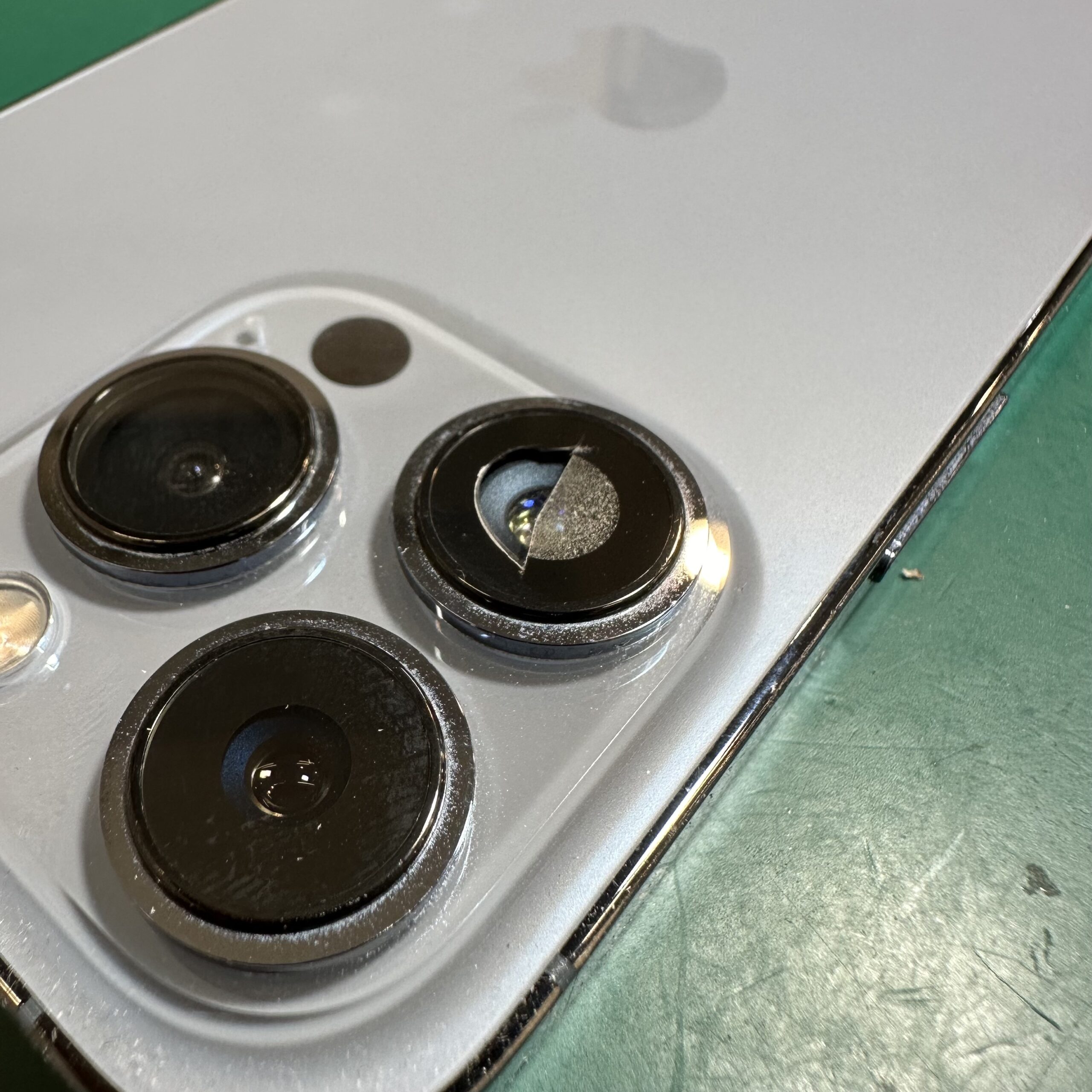 浦和店：iPhone 13 Proのカメラガラス修理を実地！川口市よりお越しのお客様