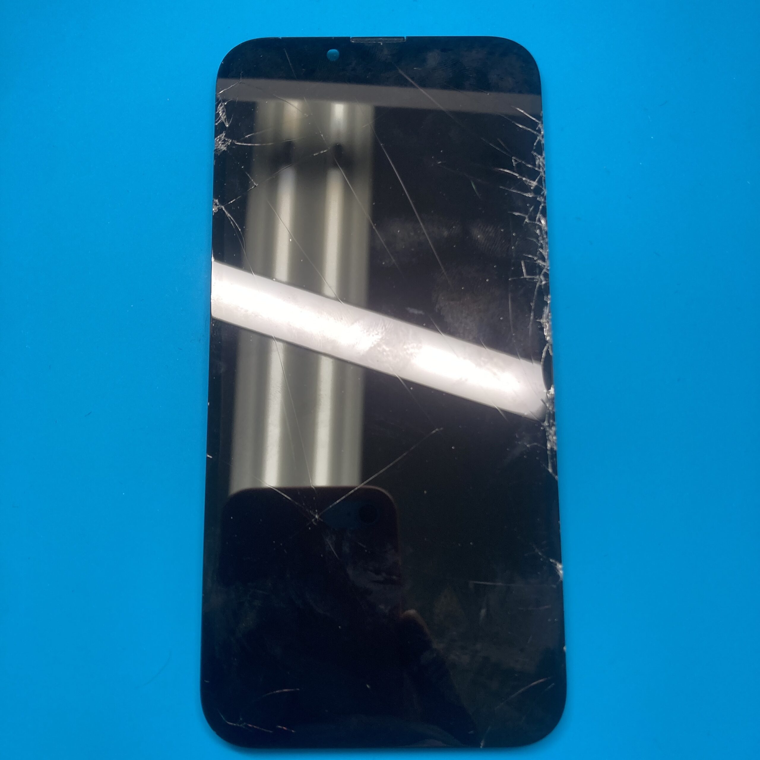 土浦店　iPhone 13 液晶画面修理、特別価格14,080円で提供中！