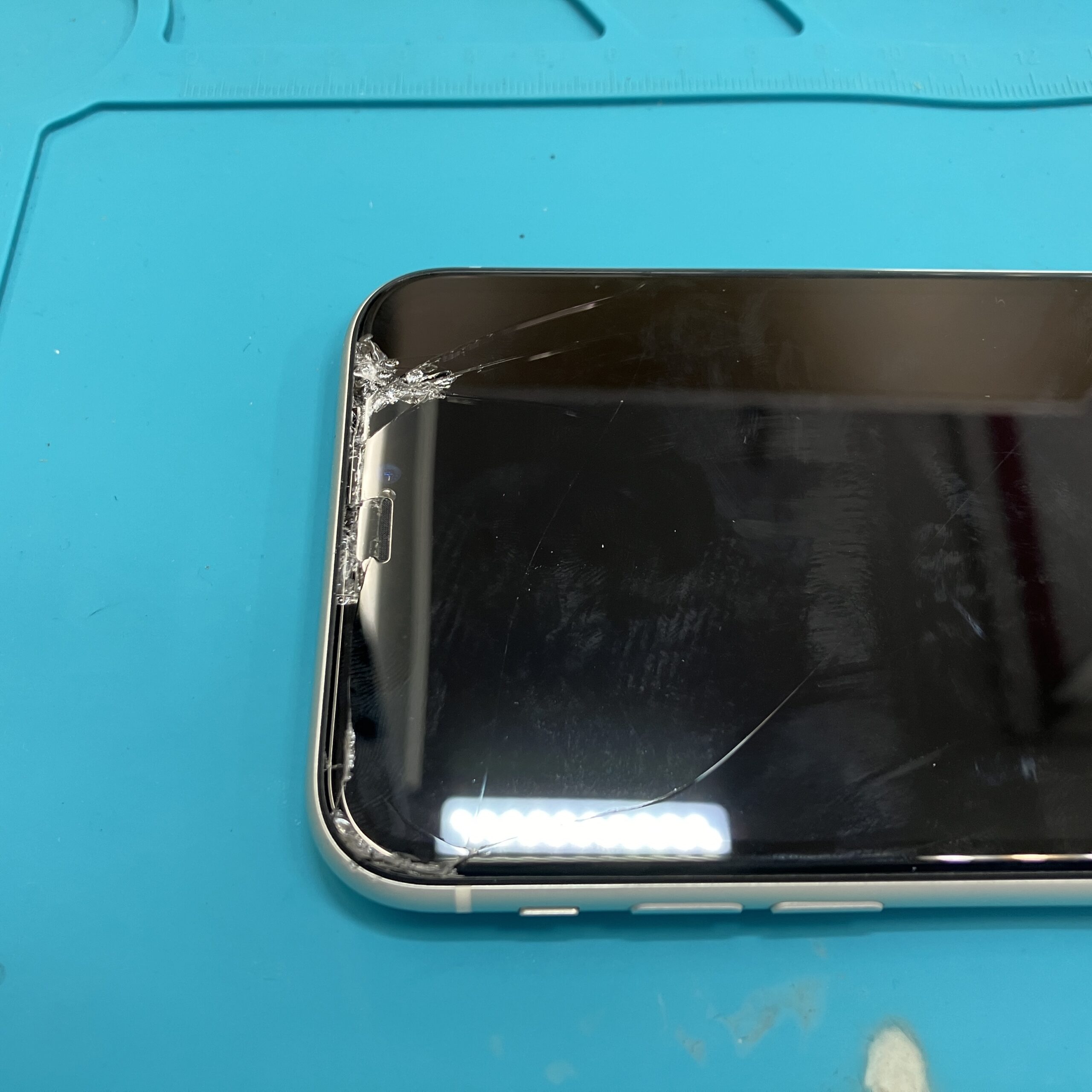 成東店：iPhone11重度画面交換の修理事例をご紹介！