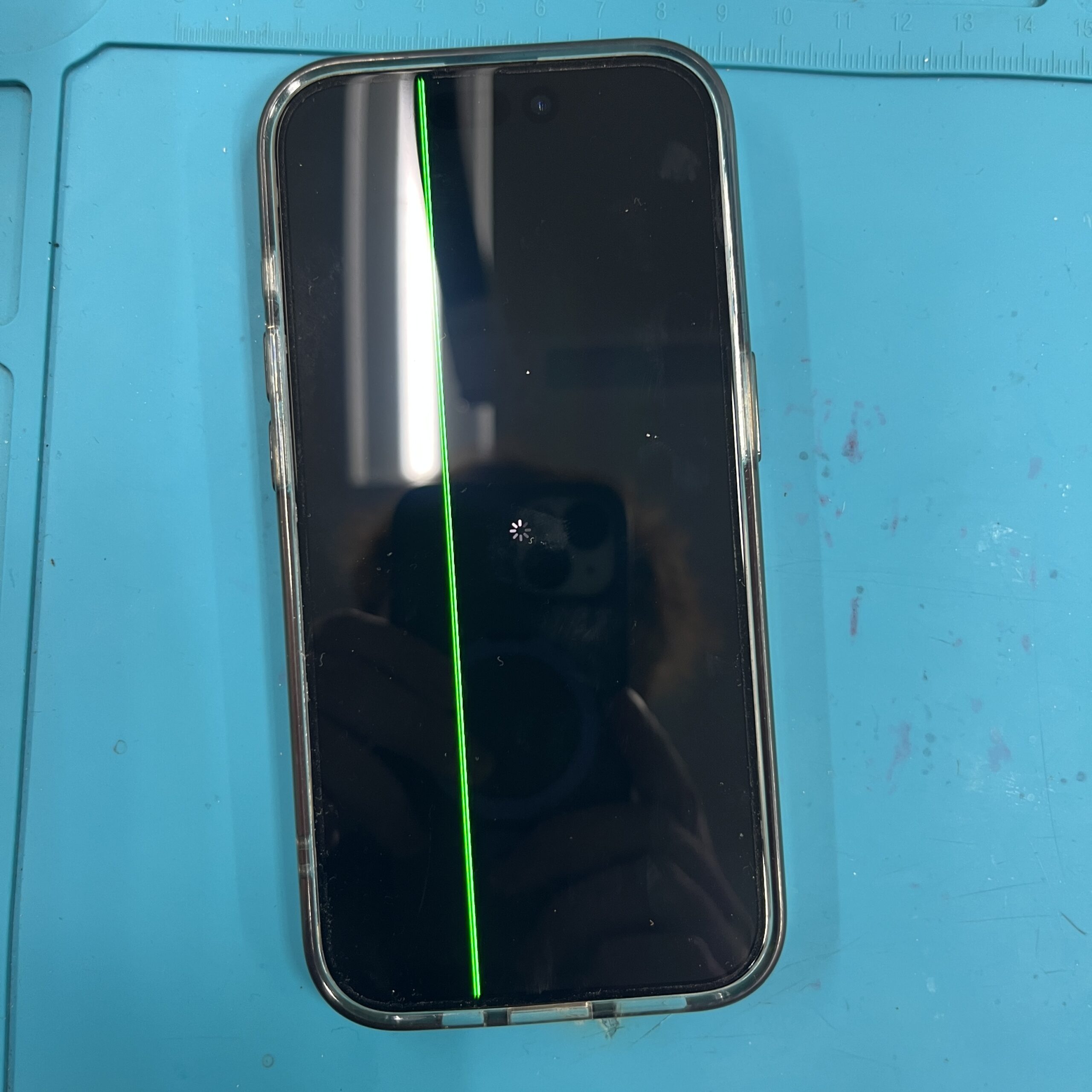 成東店：iPhone 15 Pro 重度画面割れパネル交換 32,780円！即日対応可能