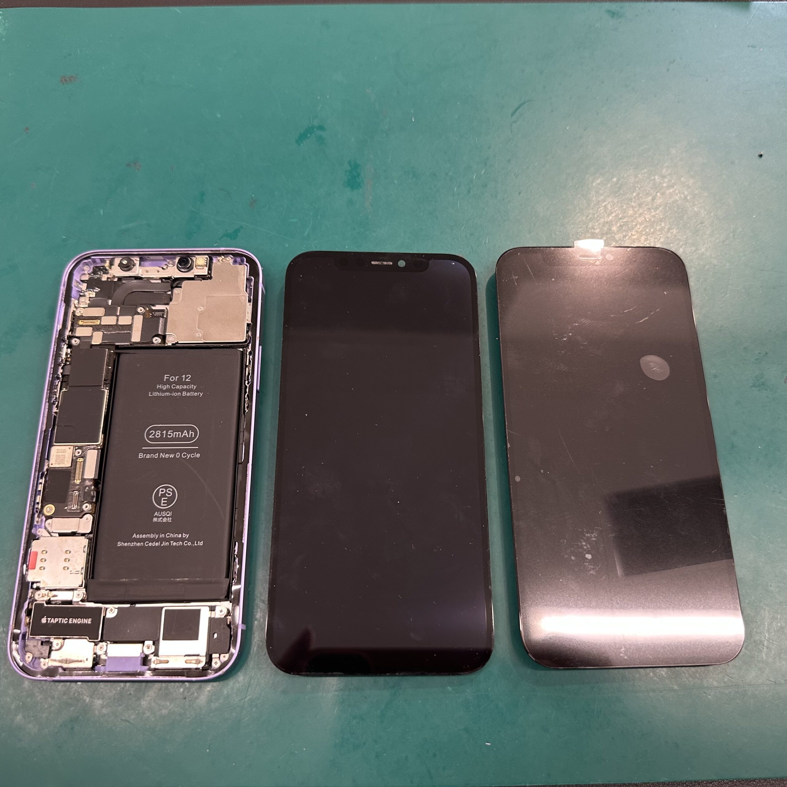 浦和店：iPhone12の重度画面割れ修理を実施。さいたま市緑区よりお越しの客様。