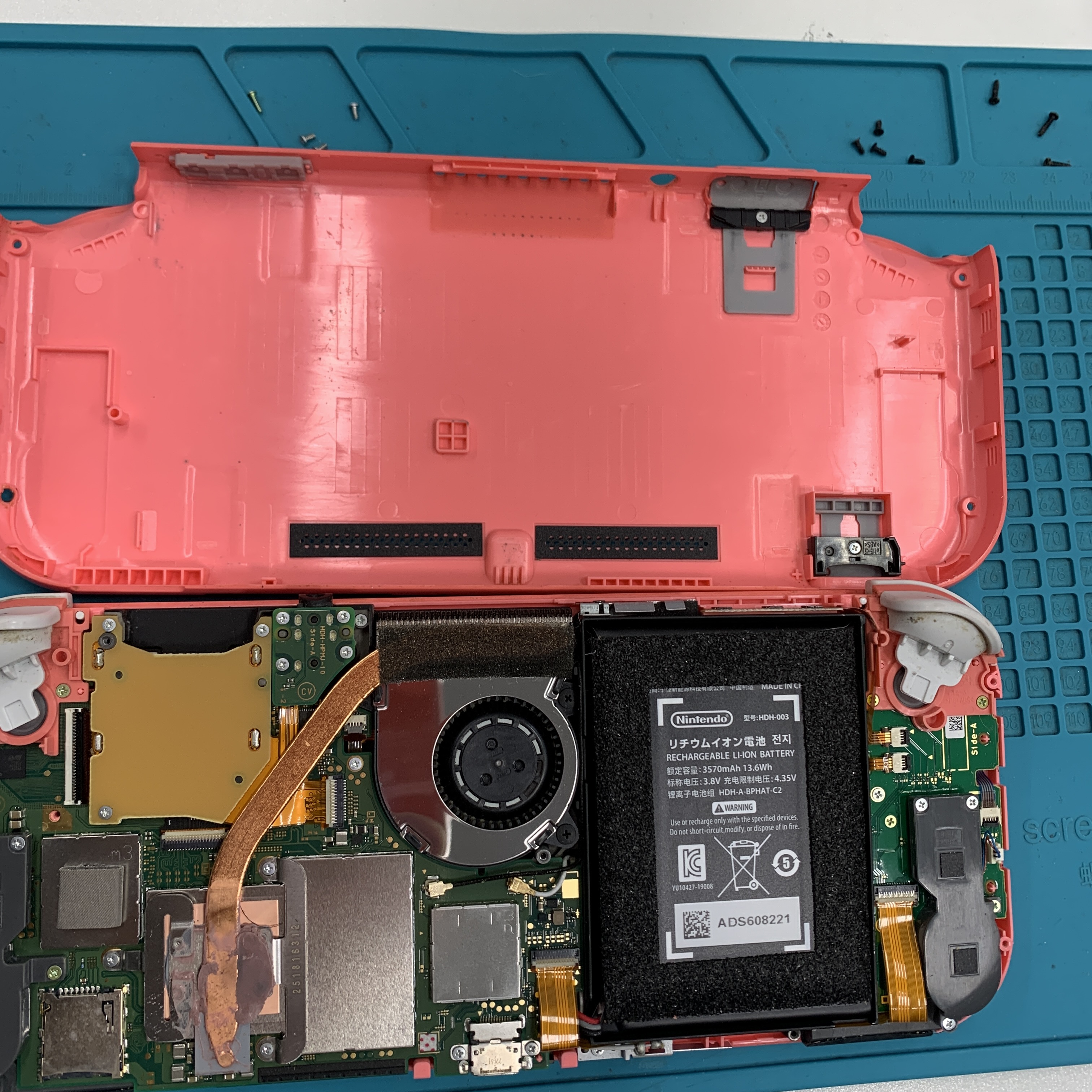 成東店：Switch Lite スティック交換を6,380円で実施しました！