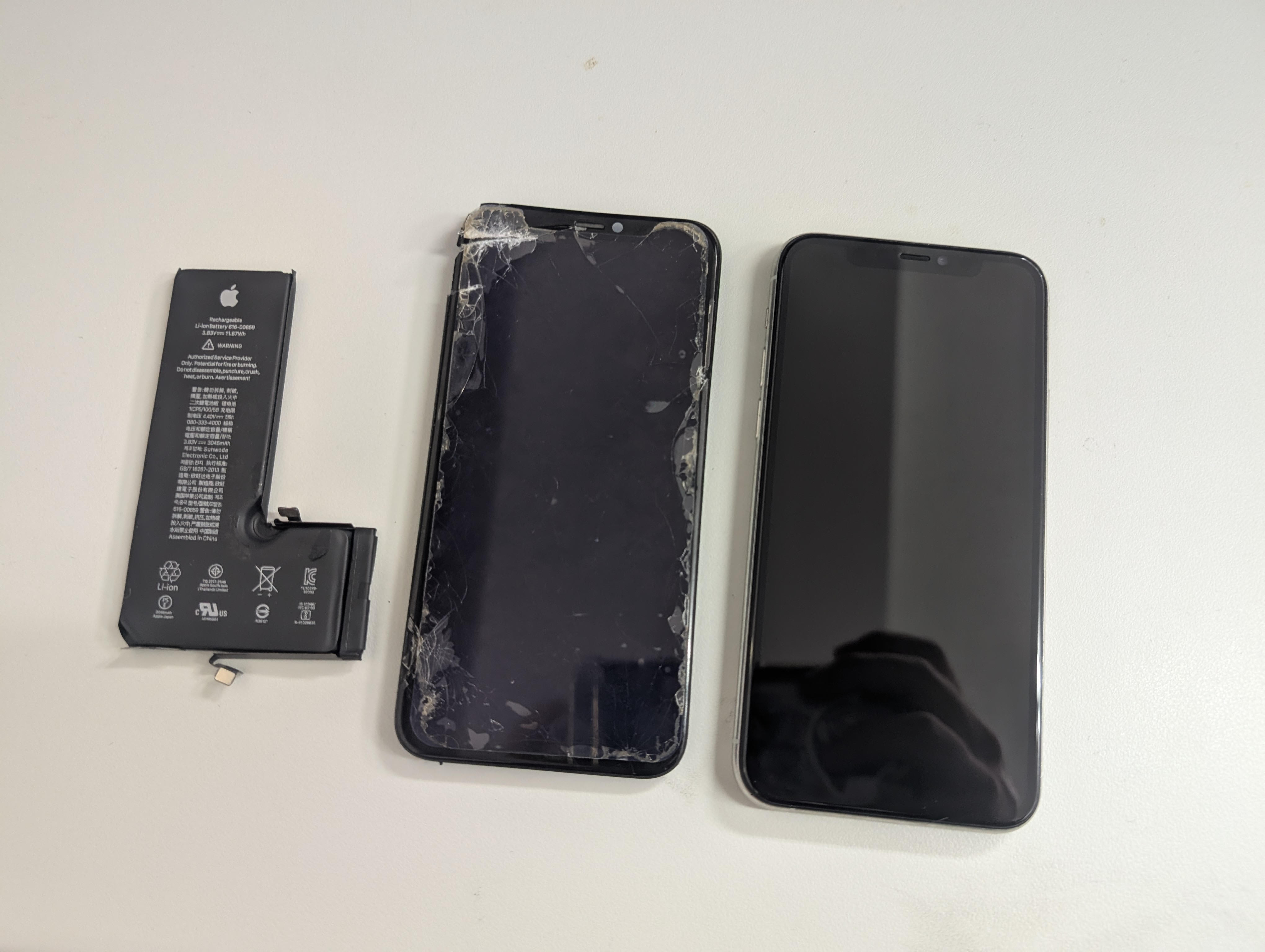 所沢店：iPhone11Pro フロントパネル交換＆バッテリー交換を16,060円で実施しました！