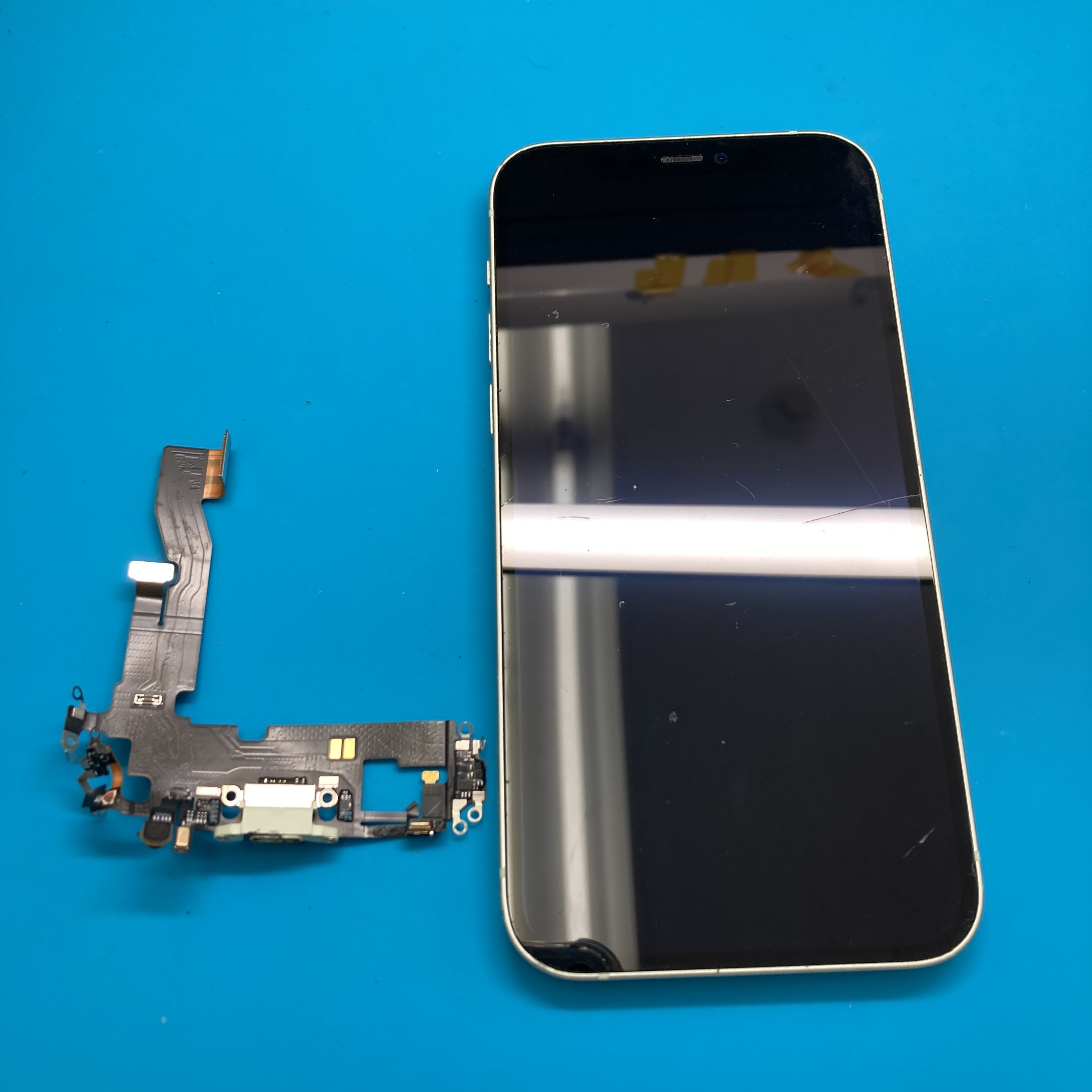 土浦店：iPhone 12 ドックコネクタ修理を11,880円で実施しました！