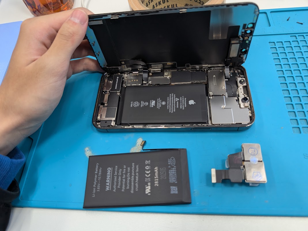 成東店：iPhone 12 Pro アウトカメラ＋バッテリー交換を27,060円で実施しました！