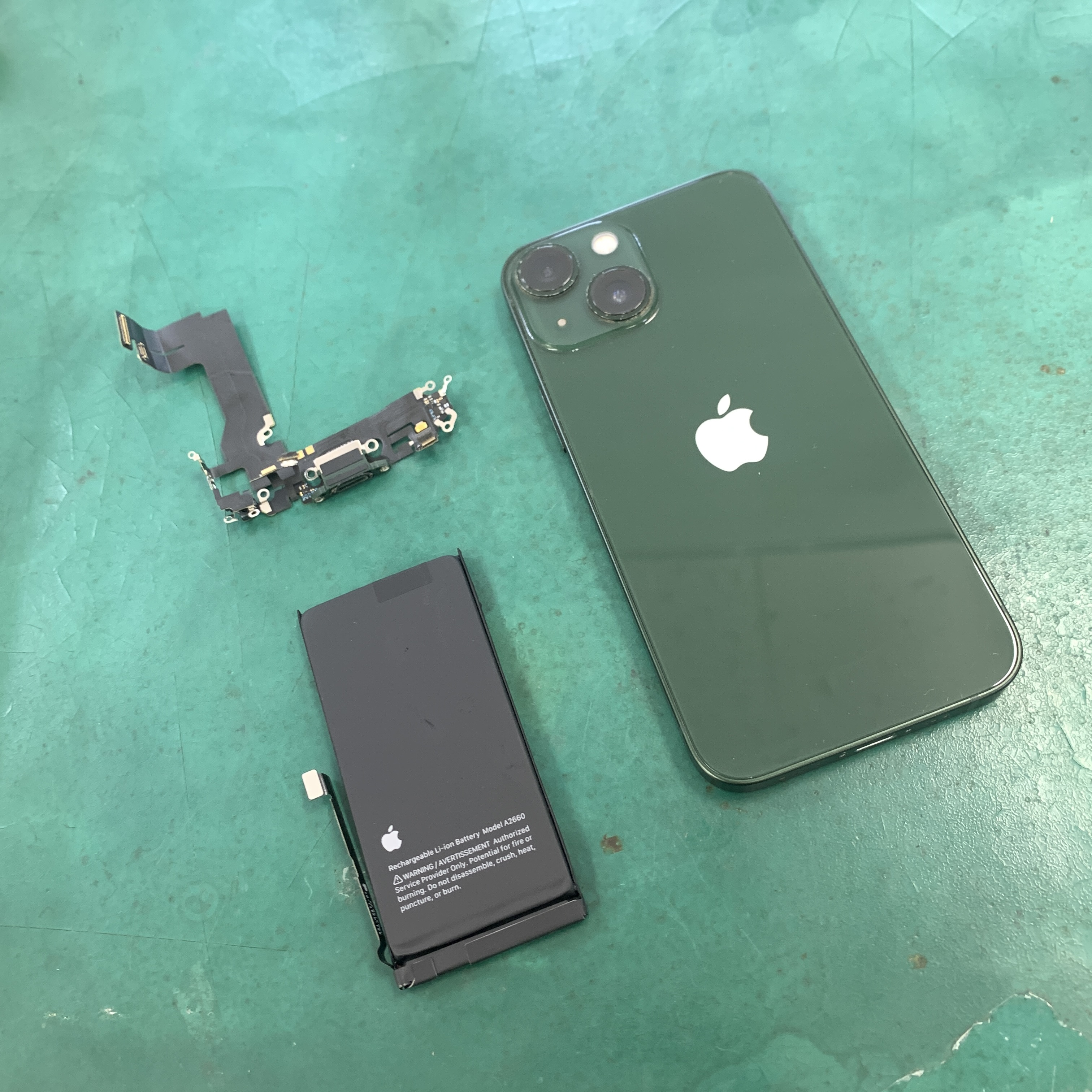 松戸店：iPhone 13miniバッテリー・ドック修理を21,560円で実施しました！