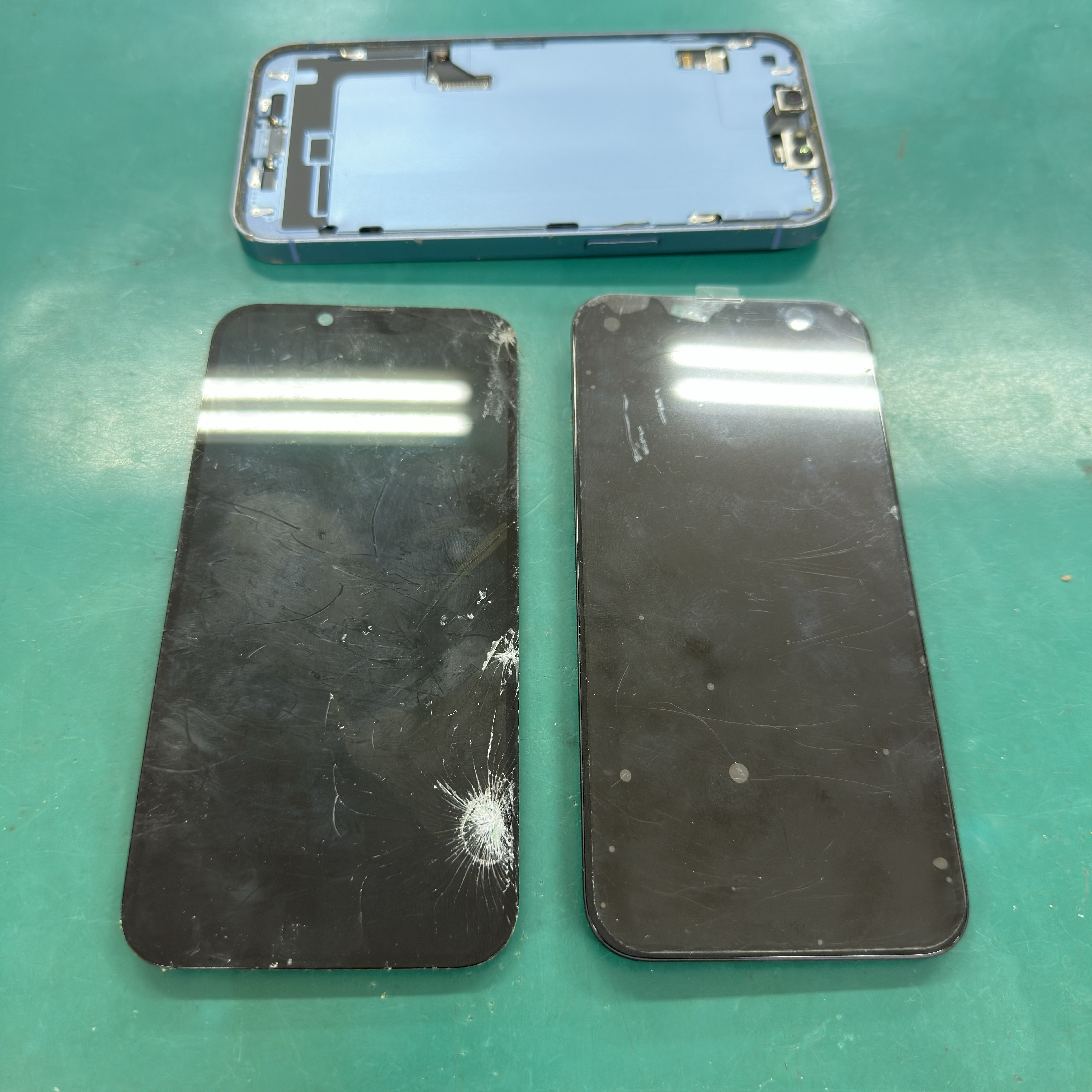 蓮田店：iPhone 14の重度画面割れ修理を実施！埼玉県白岡市よりお越しの客様