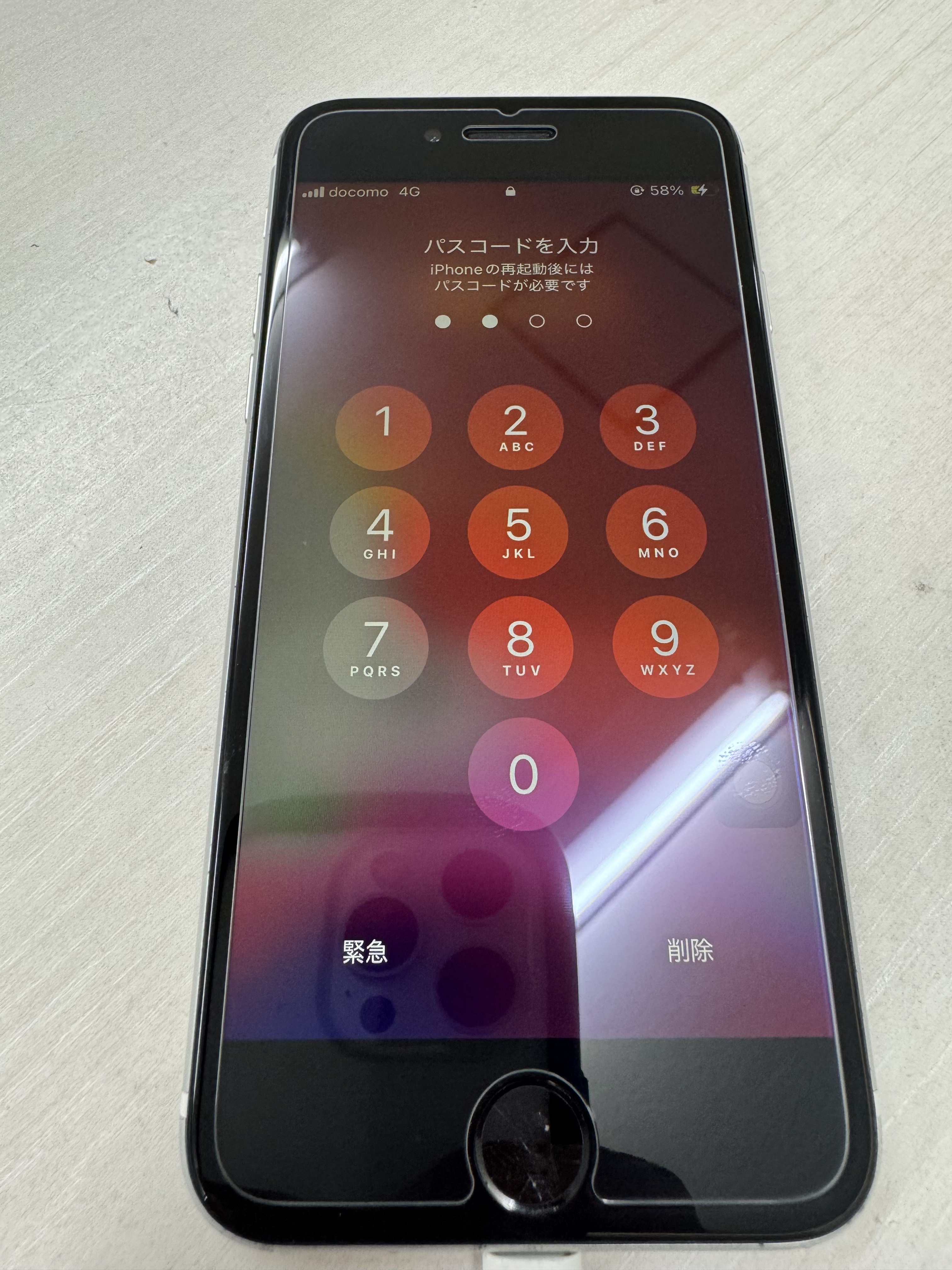 新小岩店【iPhoneSE第2世代反応はあるが映らない液晶交換修理】