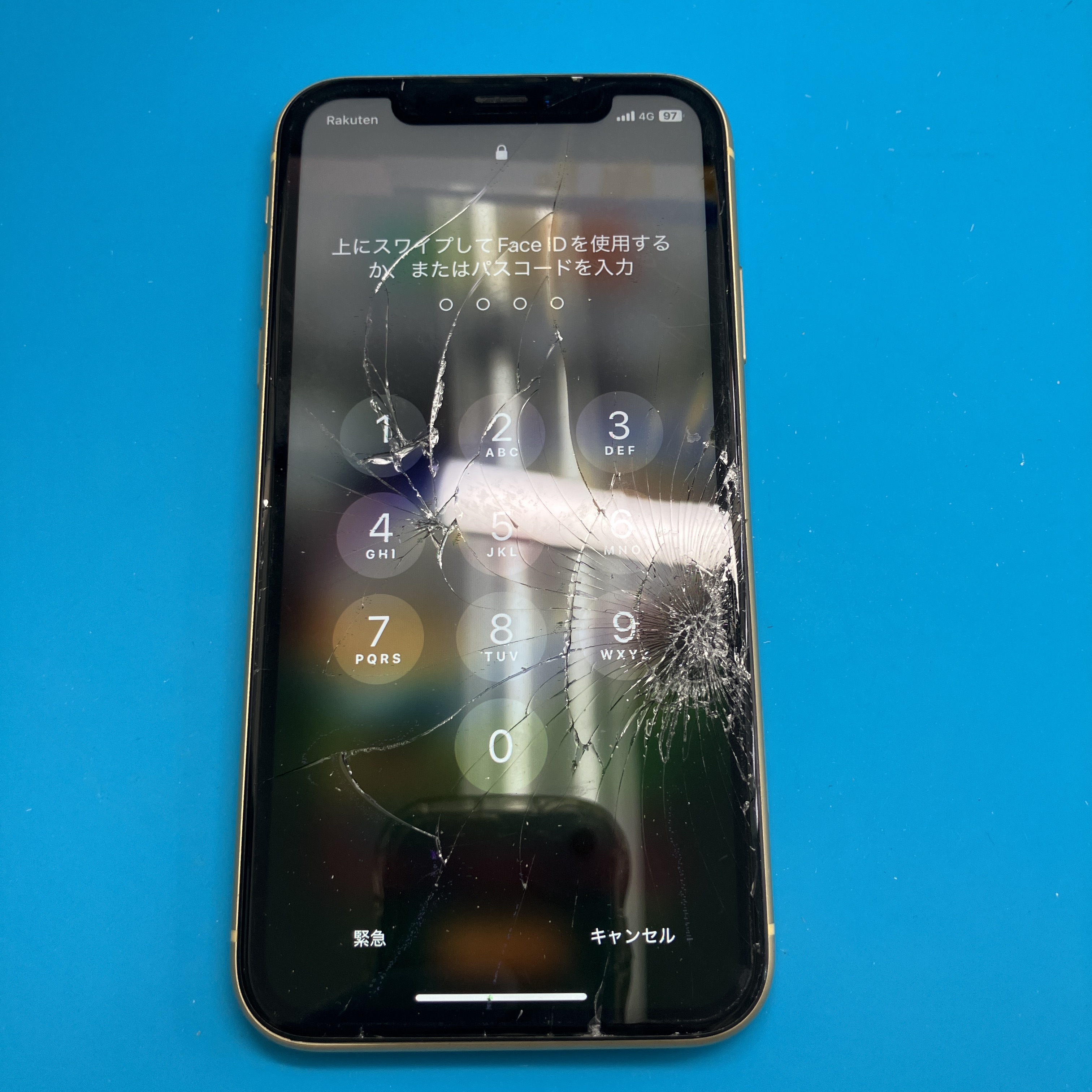 土浦店 iPhone XRの重度画面修理を即日対応で7,480円！