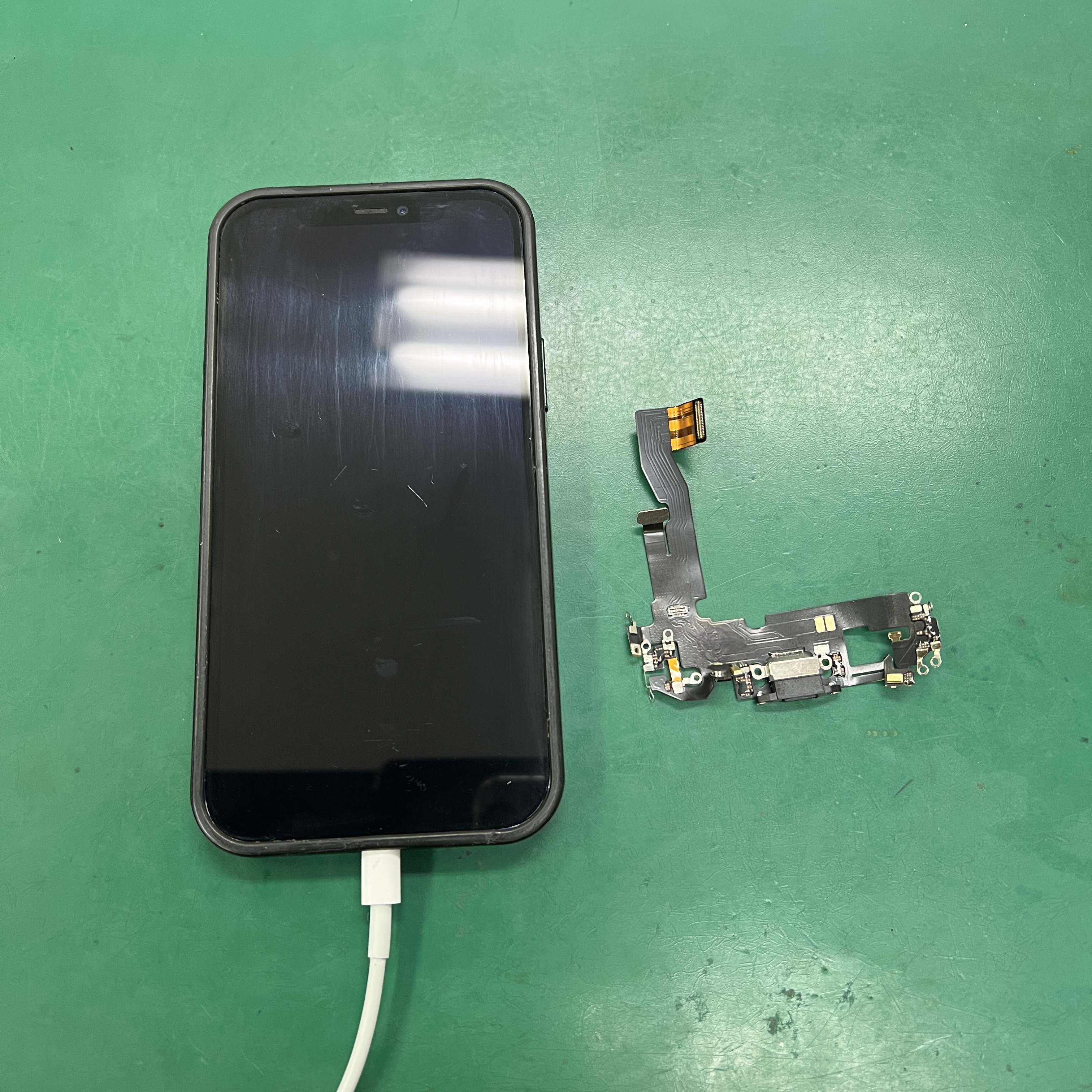 市原五井店：iPhone12の充電口交換修理を行いました！