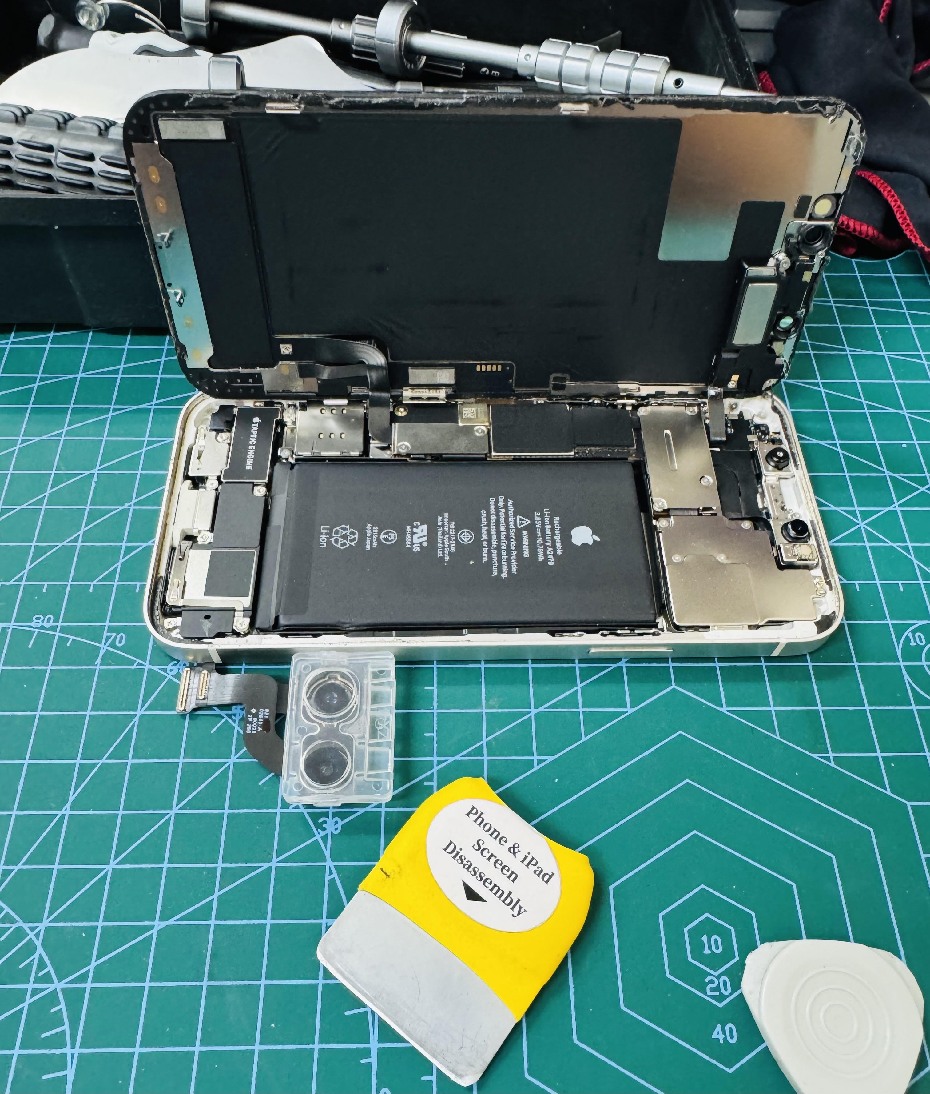 所沢店：iPhone12 アウトカメラ交換修理を9,680円で実施しました！