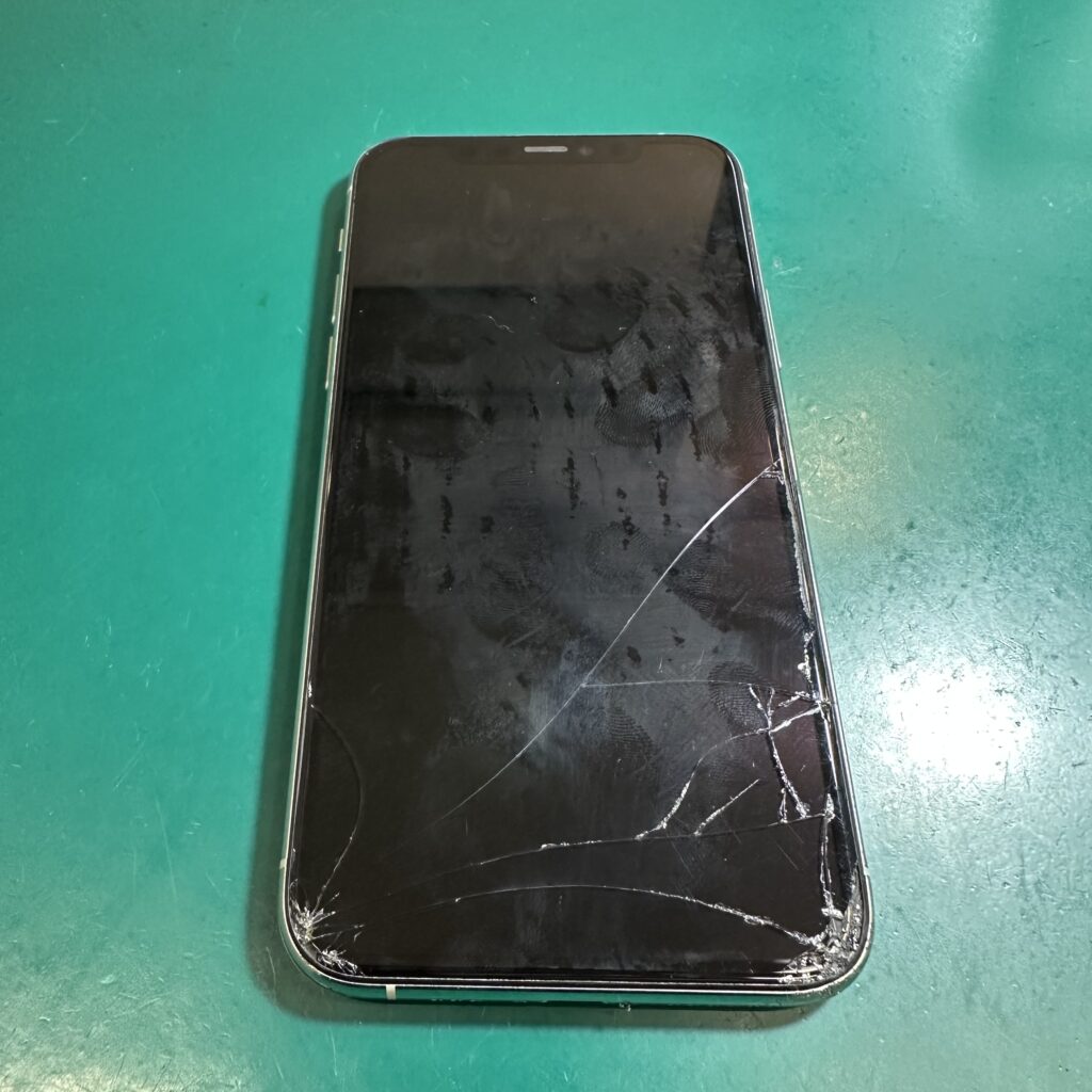 iPhone 11 Pro タッチ操作ができない 画面交換修理