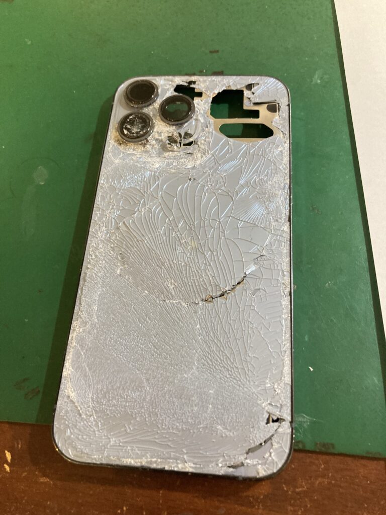 静岡店：iPhone 13 Pro Maxの背面ガラス交換修理を行いました！