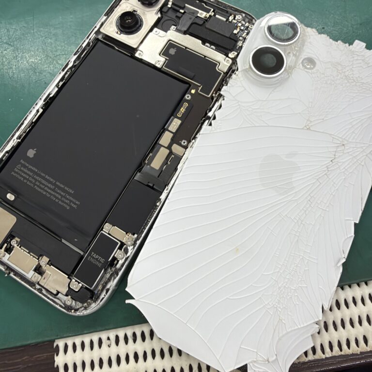 【蓮田店】背面ガラスが割れたiPhone 16の背面ガラス交換を実施！