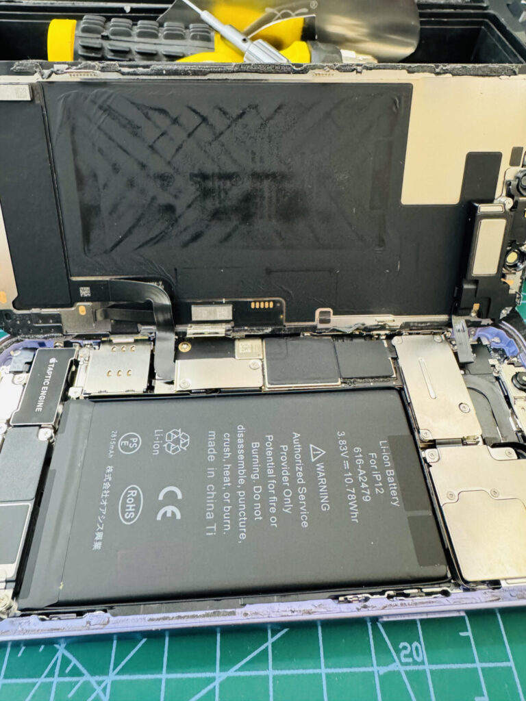所沢店:iPhone12バッテリー交換修理を6,380円で実施しました!