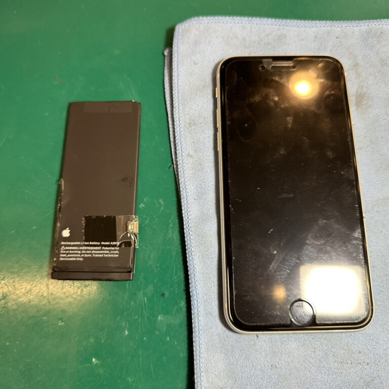 【浦和店】バッテリーの減りが早いiPhone SE（第3世代）を交換！