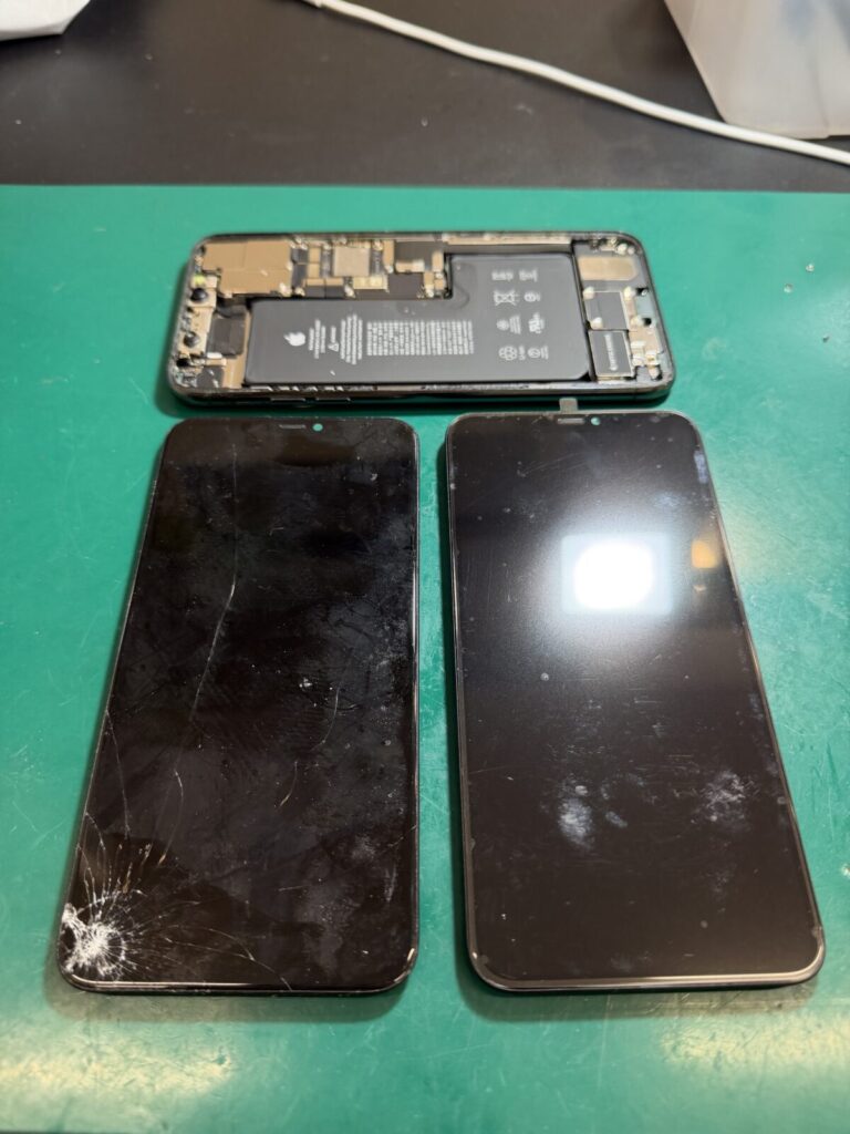 【浦和店】画面が割れ液漏れしたiPhone 11 Proの画面交換を実施